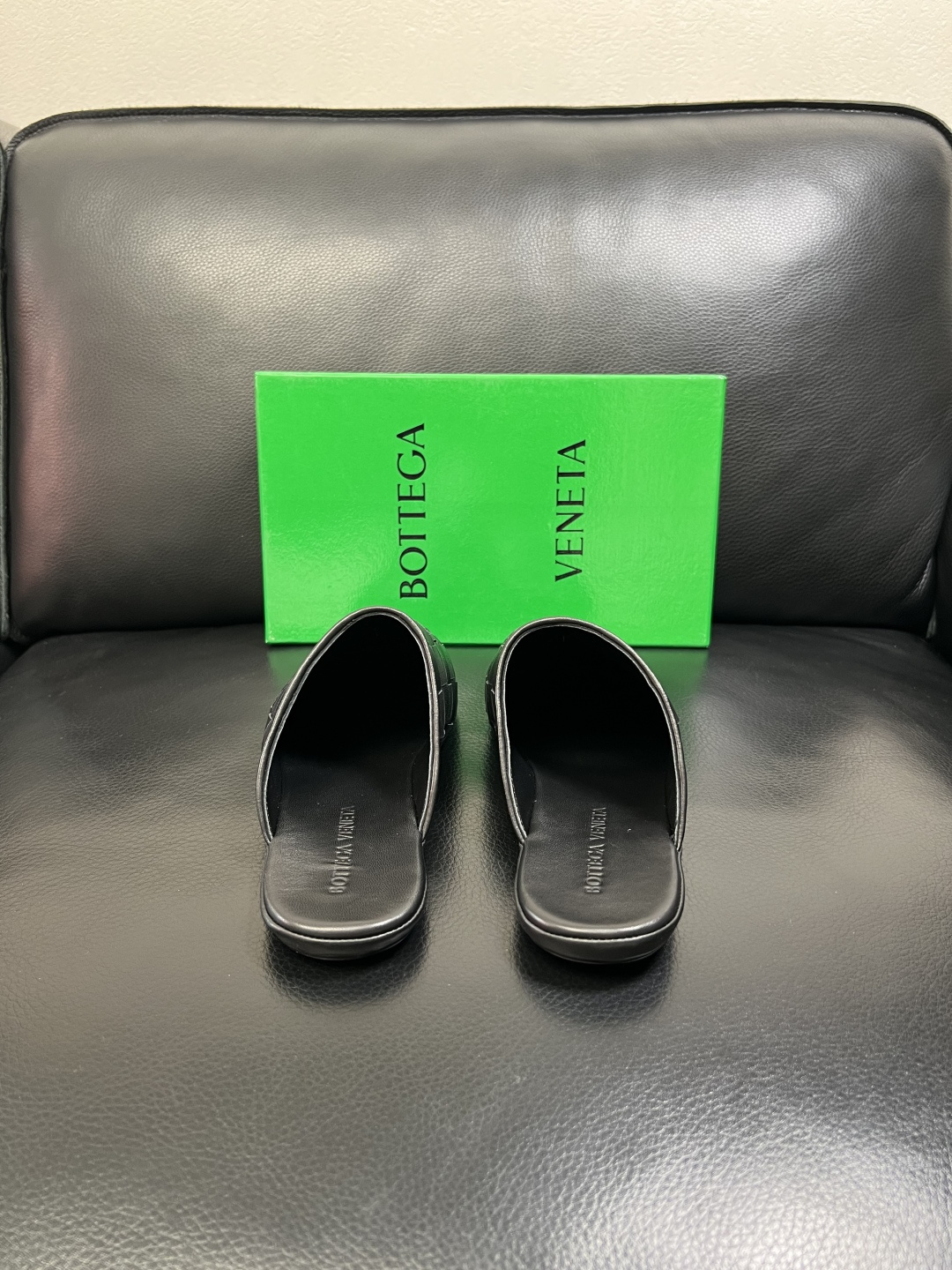 BOTTEGA VENETA 顶级代购 葆蝶家 专柜同步，鞋面意大利进口编织牛皮面料，透气牛皮内里舒适，