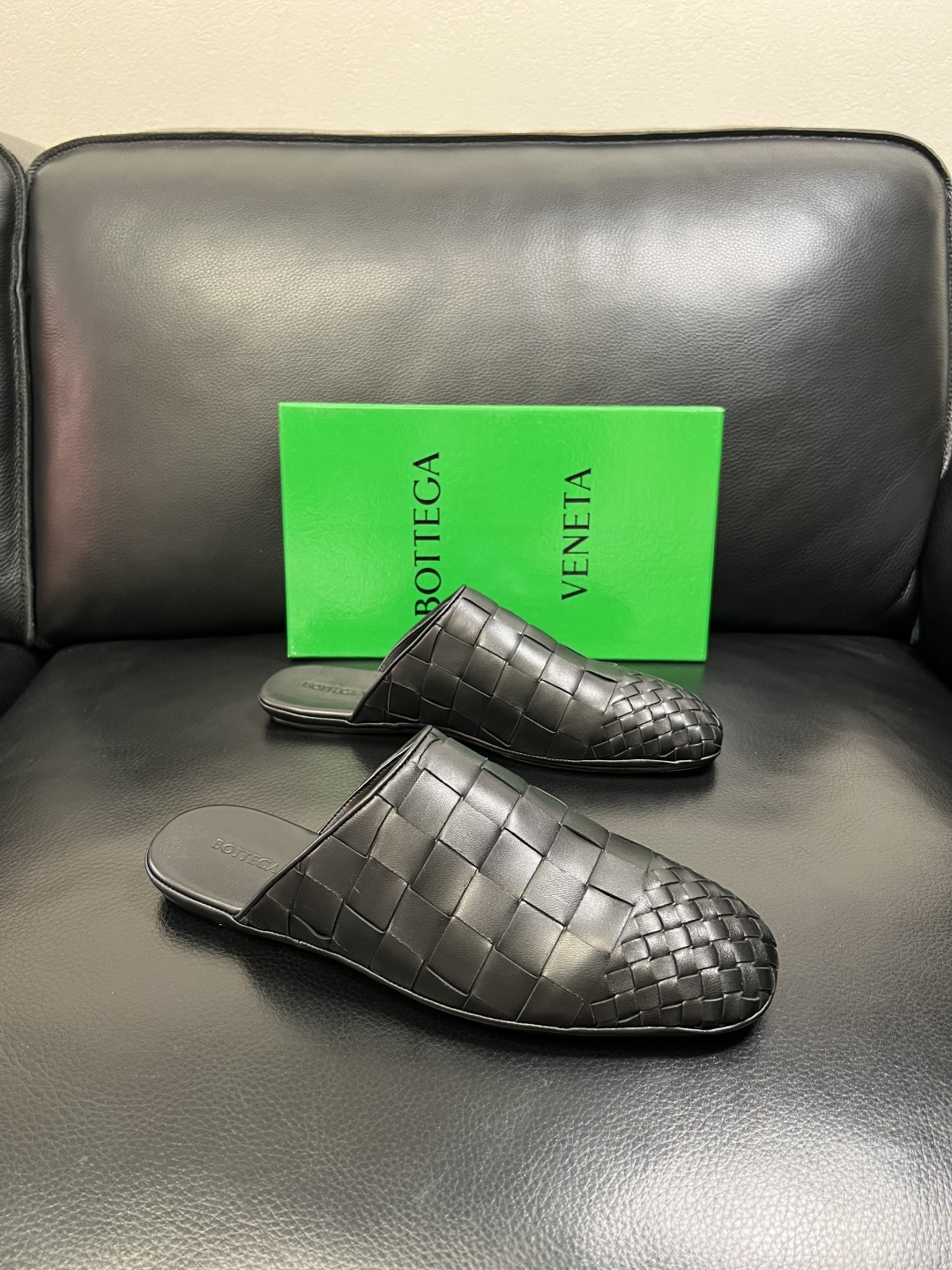 BOTTEGA VENETA 顶级代购 葆蝶家 专柜同步，鞋面意大利进口编织牛皮面料，透气牛皮内里舒适，