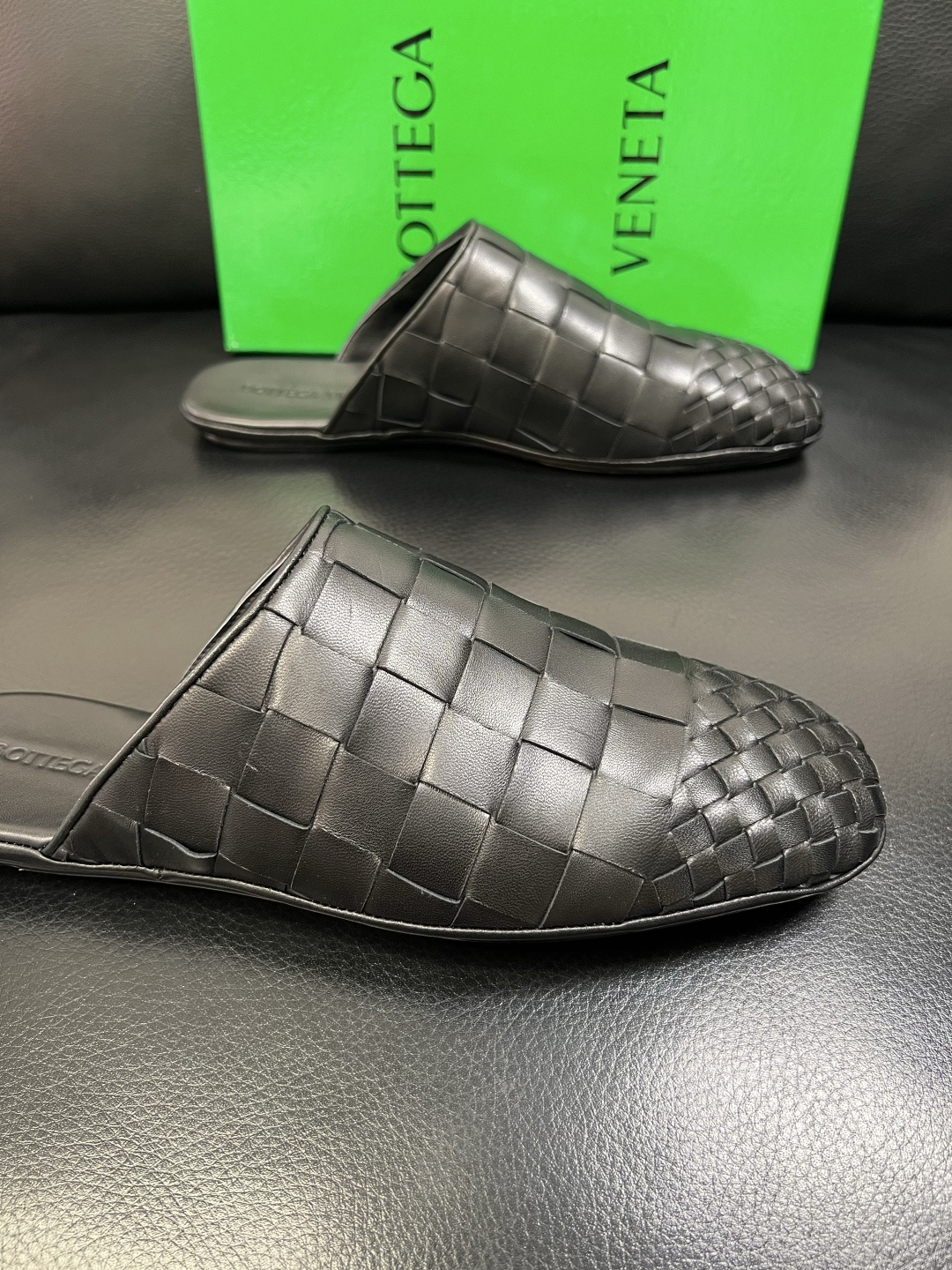 BOTTEGA VENETA 顶级代购 葆蝶家 专柜同步，鞋面意大利进口编织牛皮面料，透气牛皮内里舒适，