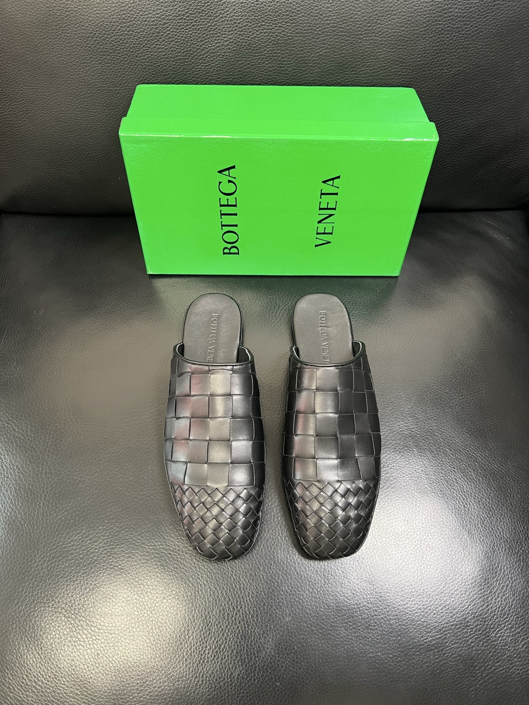 BOTTEGA VENETA 顶级代购 葆蝶家 专柜同步，鞋面意大利进口编织牛皮面料，透气牛皮内里舒适，