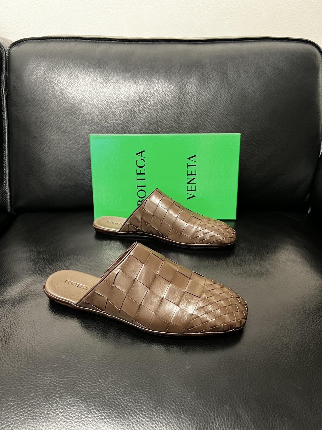 BOTTEGA VENETA 顶级代购 葆蝶家 专柜同步，鞋面意大利进口编织牛皮面料，透气牛皮内里舒适，