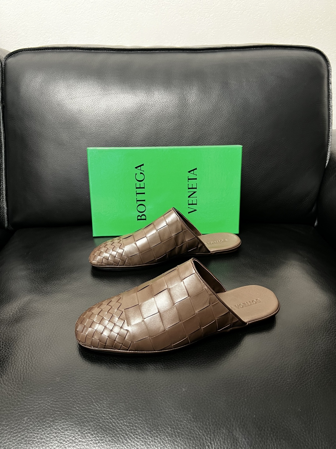 BOTTEGA VENETA 顶级代购 葆蝶家 专柜同步，鞋面意大利进口编织牛皮面料，透气牛皮内里舒适，