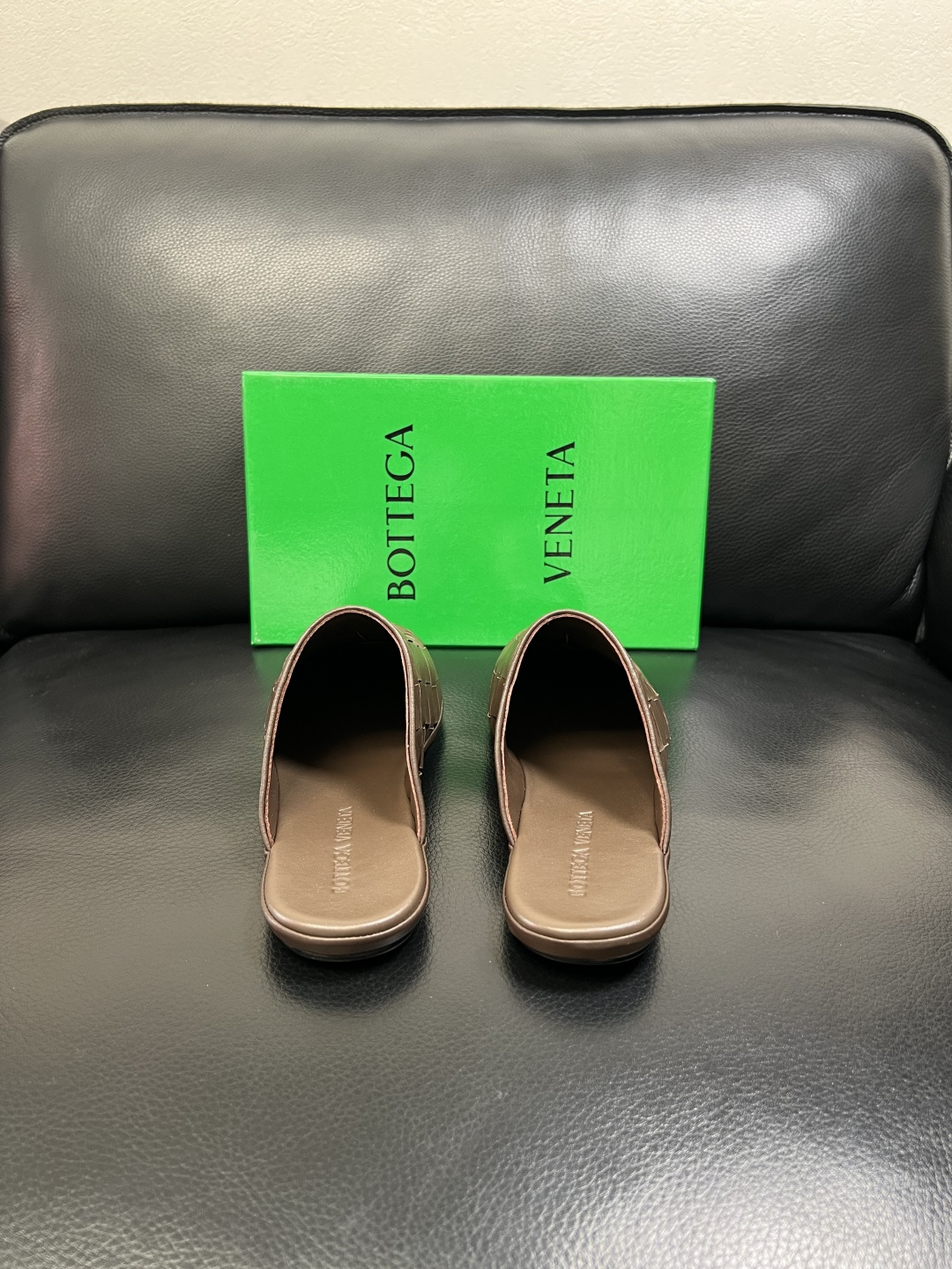 BOTTEGA VENETA 顶级代购 葆蝶家 专柜同步，鞋面意大利进口编织牛皮面料，透气牛皮内里舒适，