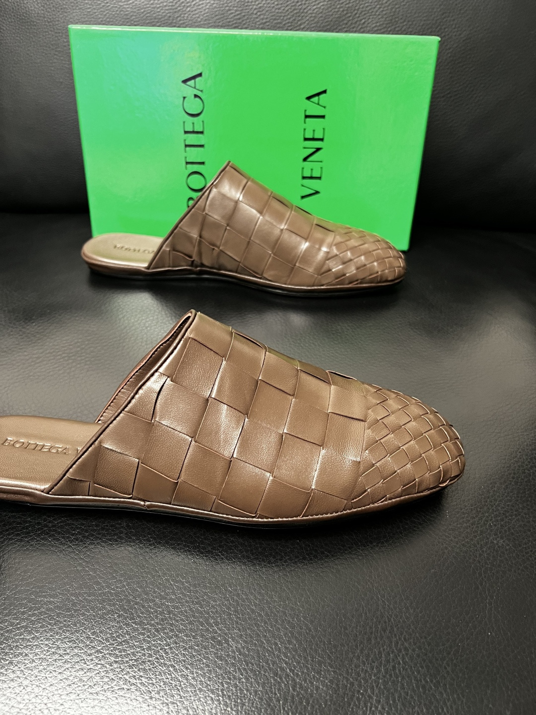 BOTTEGA VENETA 顶级代购 葆蝶家 专柜同步，鞋面意大利进口编织牛皮面料，透气牛皮内里舒适，