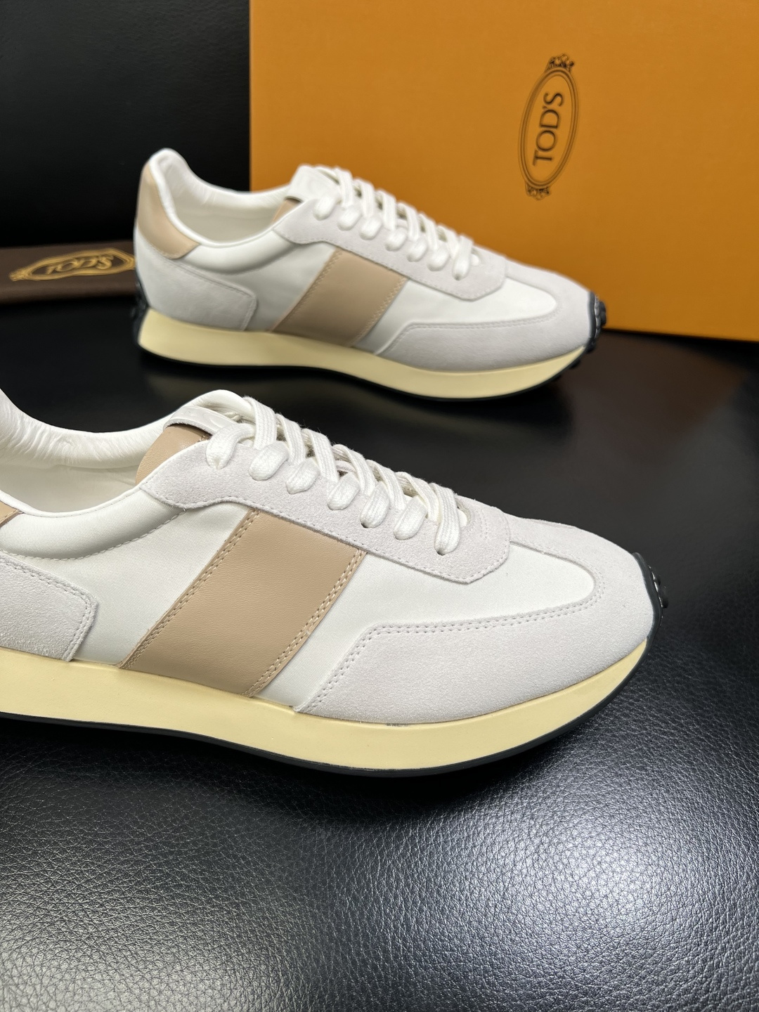 Tods 高品质 顶级工艺品 托德斯 专柜新款原厂配置，意大利进口牛皮拼布面料，进口牛里垫，透气舒适，鞋