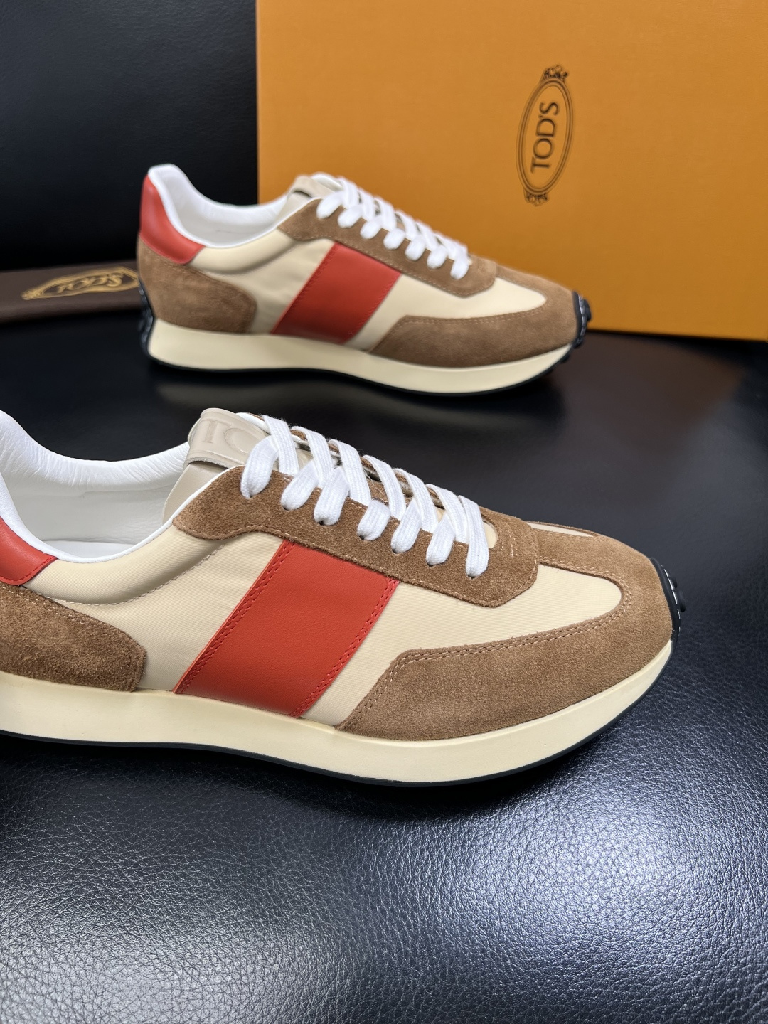 Tods 高品质 顶级工艺品 托德斯 专柜新款原厂配置，意大利进口牛皮拼布面料，进口牛里垫，透气舒适，鞋