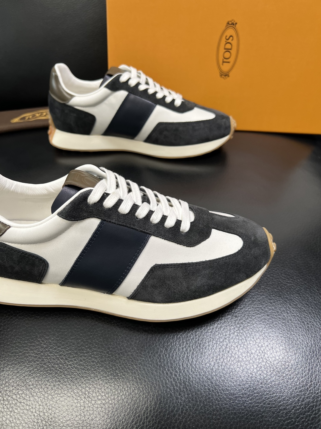 Tods 高品质 顶级工艺品 托德斯 专柜新款原厂配置，意大利进口牛皮拼布面料，进口牛里垫，透气舒适，鞋