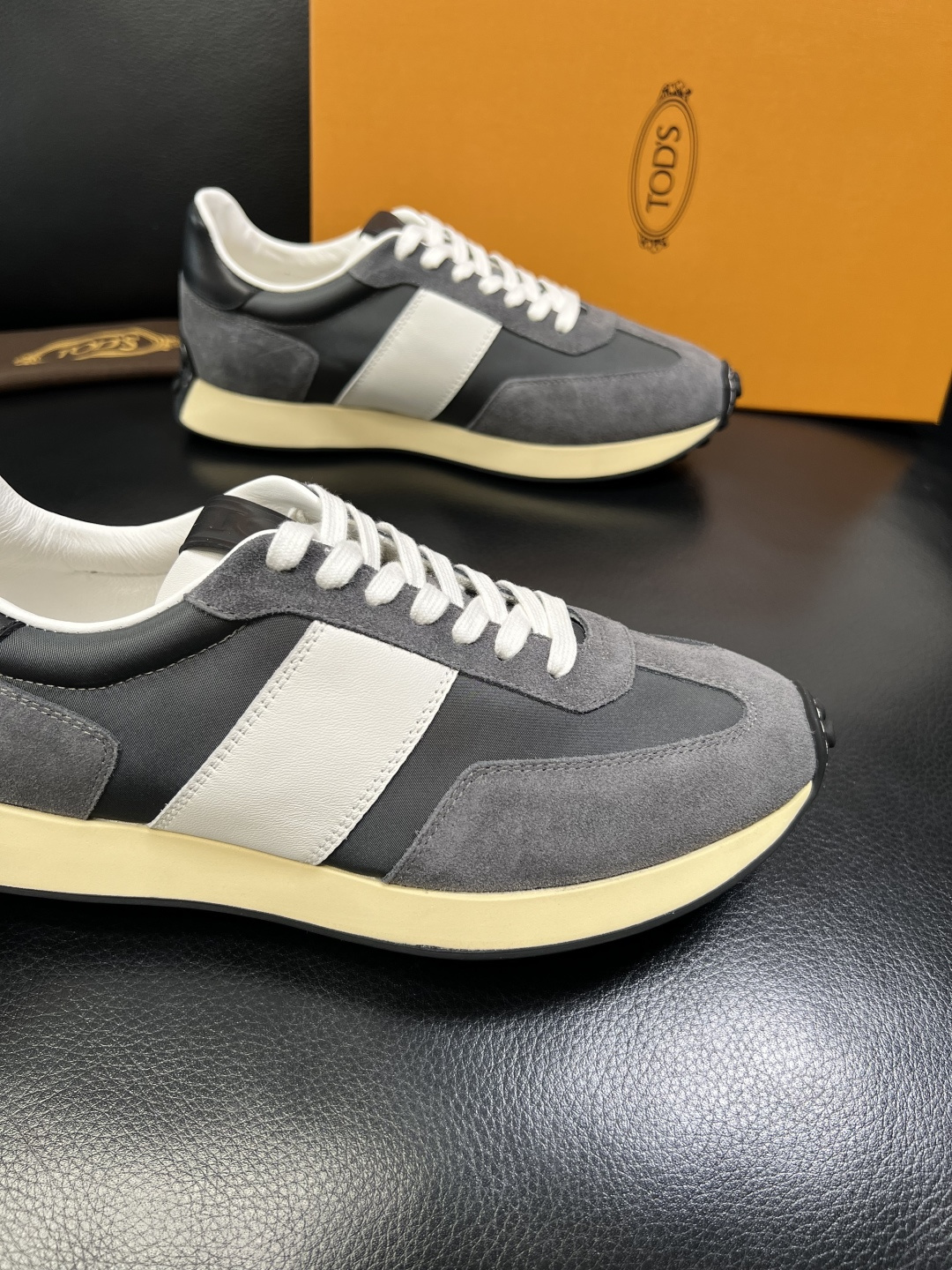 Tods 高品质 顶级工艺品 托德斯 专柜新款原厂配置，意大利进口牛皮拼布面料，进口牛里垫，透气舒适，鞋