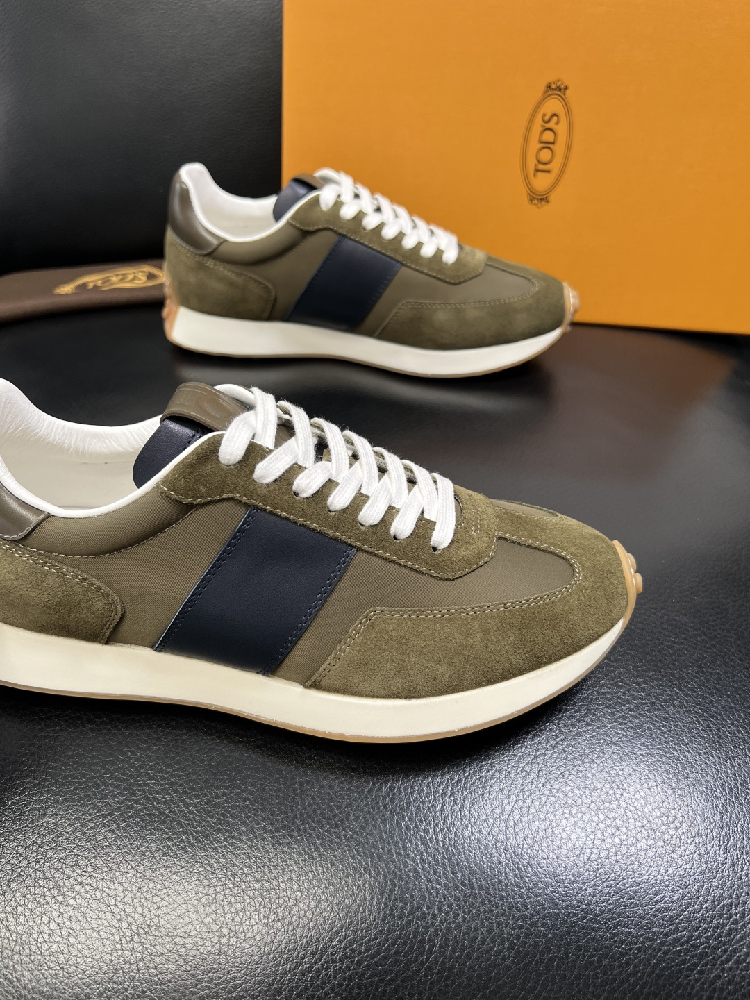 Tods 高品质 顶级工艺品 托德斯 专柜新款原厂配置，意大利进口牛皮拼布面料，进口牛里垫，透气舒适，鞋