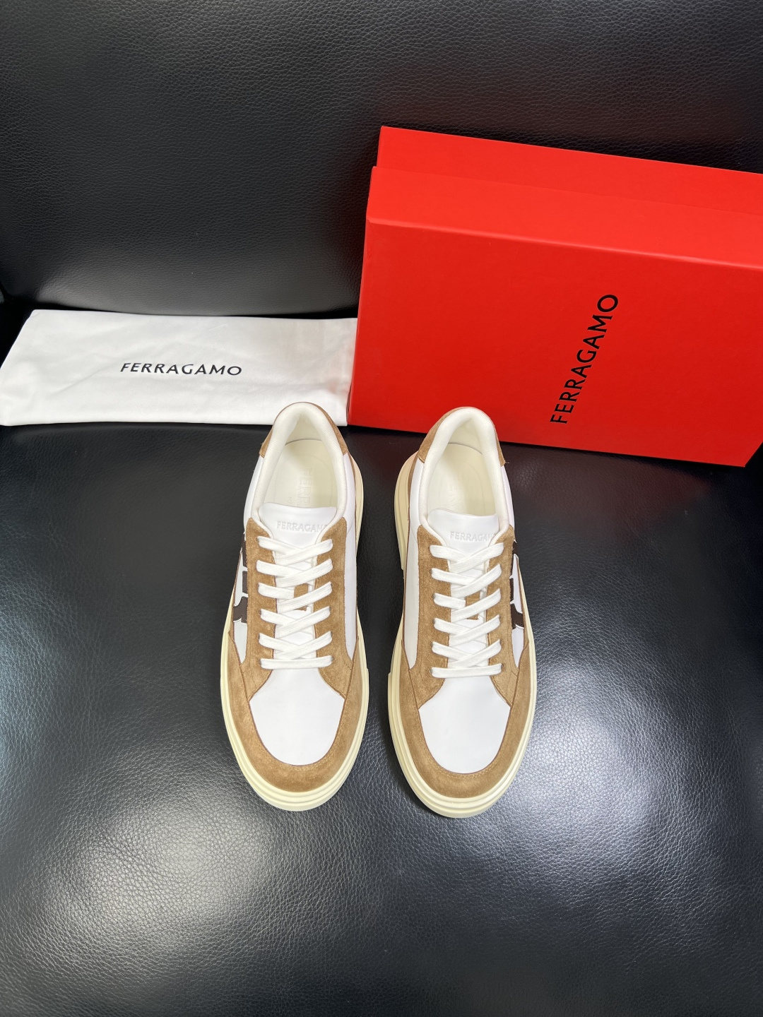 Ferragamo 高品质 顶级工艺品 菲拉格慕 专柜同步发售原厂配置，意大利进口原版牛皮，进口水染牛里