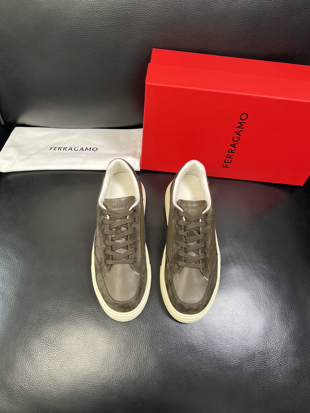 Ferragamo 高品质 顶级工艺品 菲拉格慕 专柜同步发售原厂配置，意大利进口原版牛皮，进口水染牛里