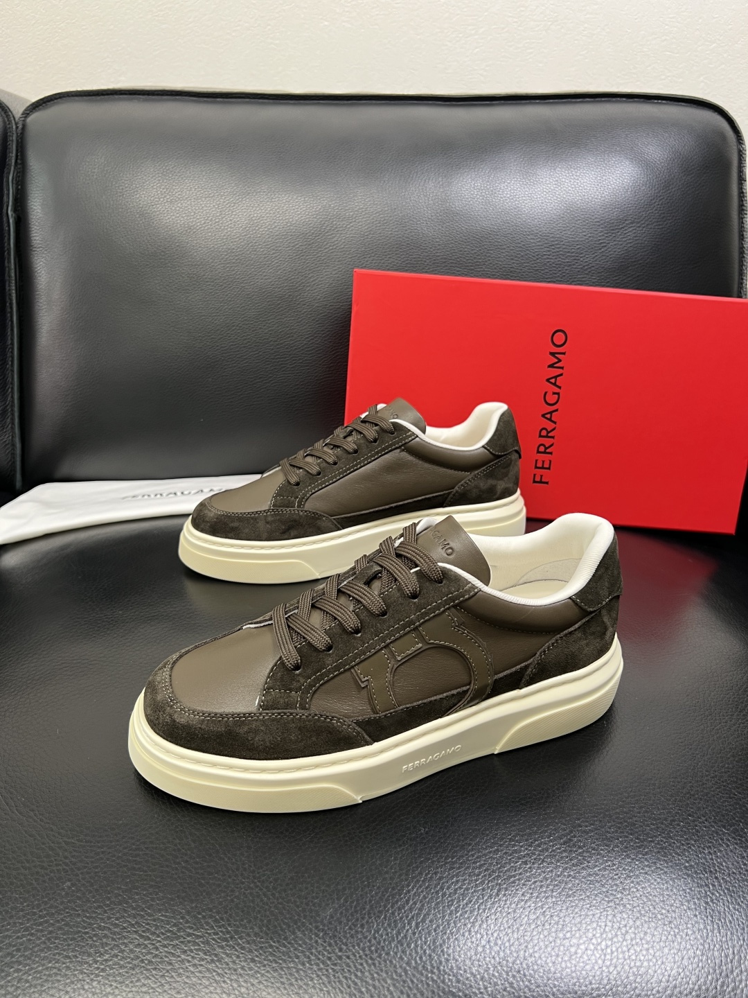 Ferragamo 高品质 顶级工艺品 菲拉格慕 专柜同步发售原厂配置，意大利进口原版牛皮，进口水染牛里