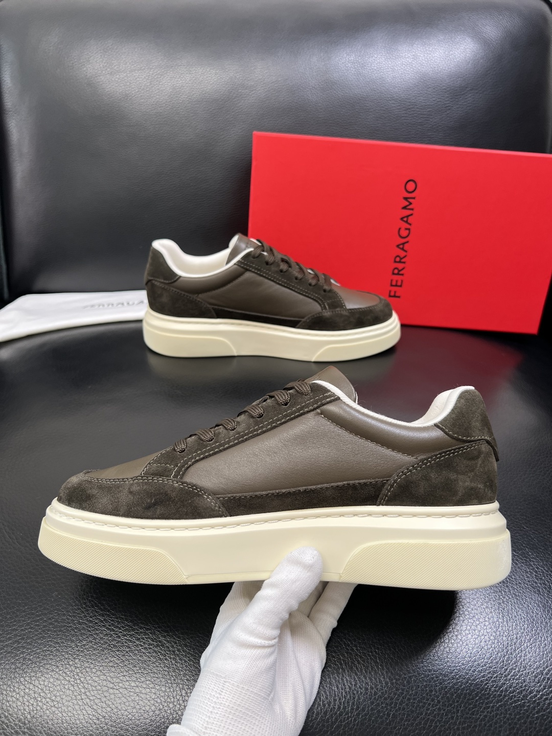 Ferragamo 高品质 顶级工艺品 菲拉格慕 专柜同步发售原厂配置，意大利进口原版牛皮，进口水染牛里