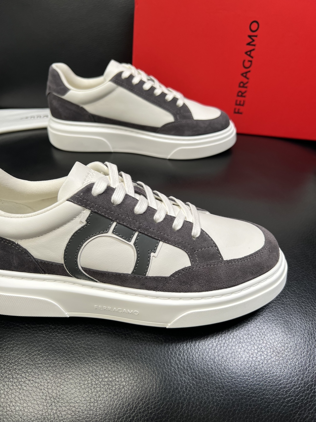 Ferragamo 高品质 顶级工艺品 菲拉格慕 专柜同步发售原厂配置，意大利进口原版牛皮，进口水染牛里