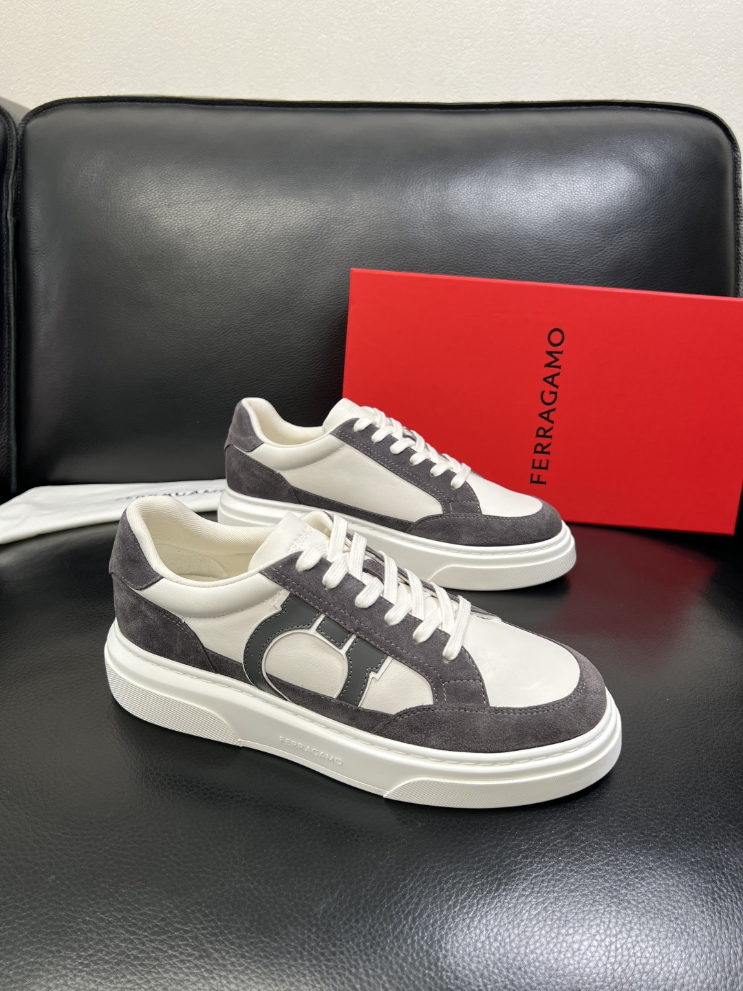 Ferragamo 高品质 顶级工艺品 菲拉格慕 专柜同步发售原厂配置，意大利进口原版牛皮，进口水染牛里