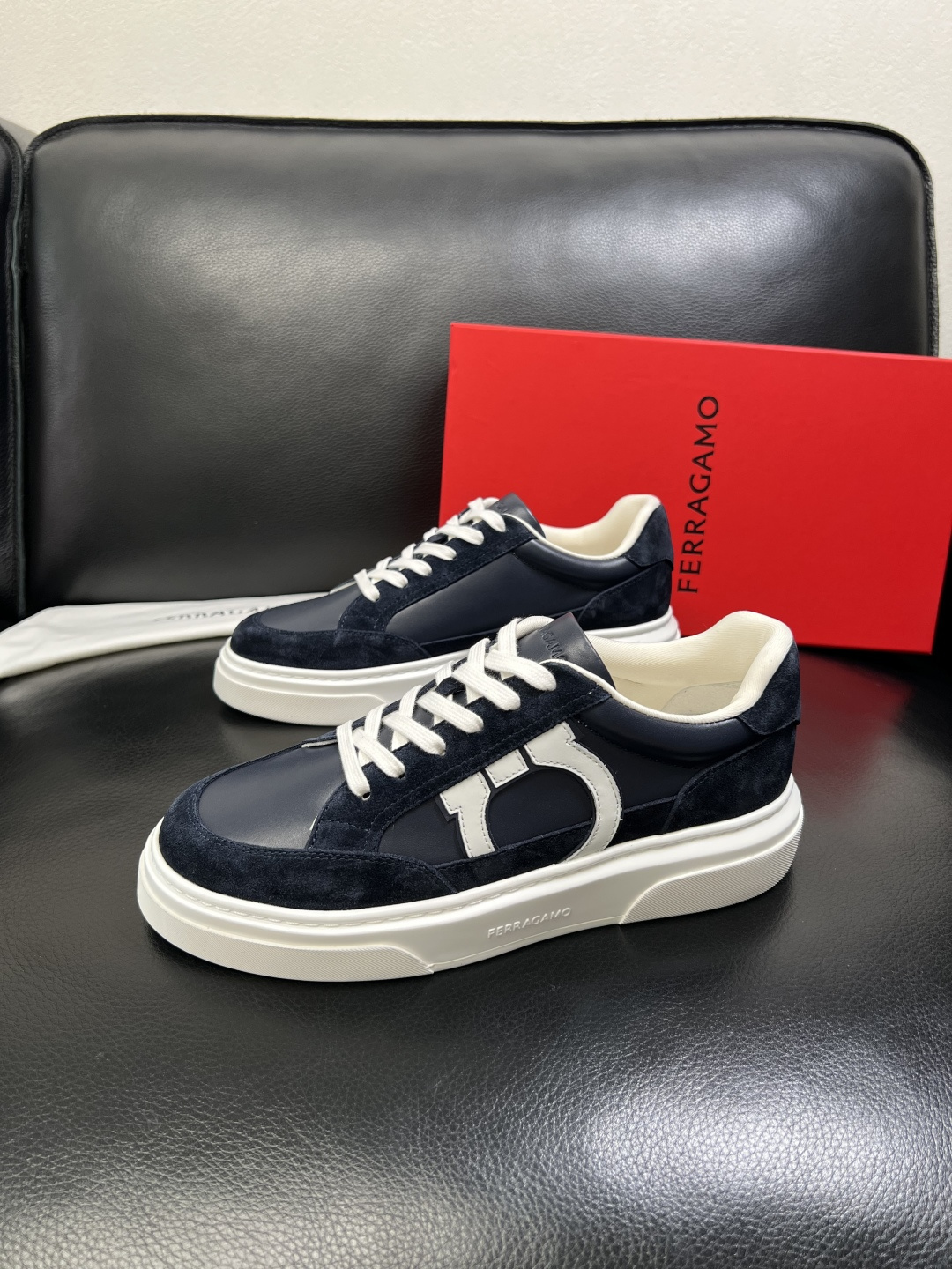 Ferragamo 高品质 顶级工艺品 菲拉格慕 专柜同步发售原厂配置，意大利进口原版牛皮，进口水染牛里