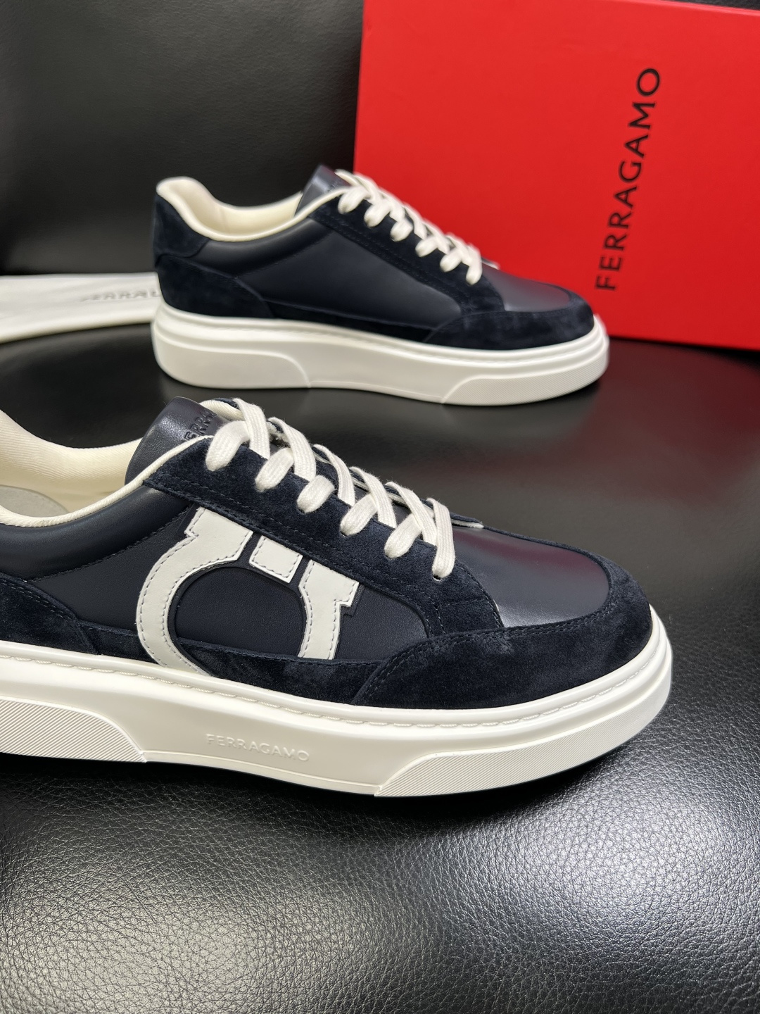 Ferragamo 高品质 顶级工艺品 菲拉格慕 专柜同步发售原厂配置，意大利进口原版牛皮，进口水染牛里