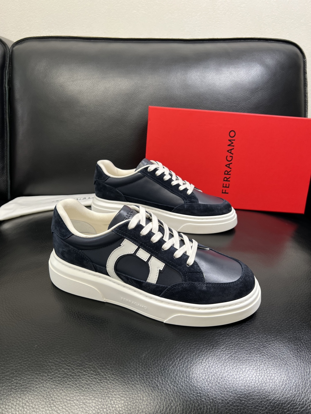 Ferragamo 高品质 顶级工艺品 菲拉格慕 专柜同步发售原厂配置，意大利进口原版牛皮，进口水染牛里