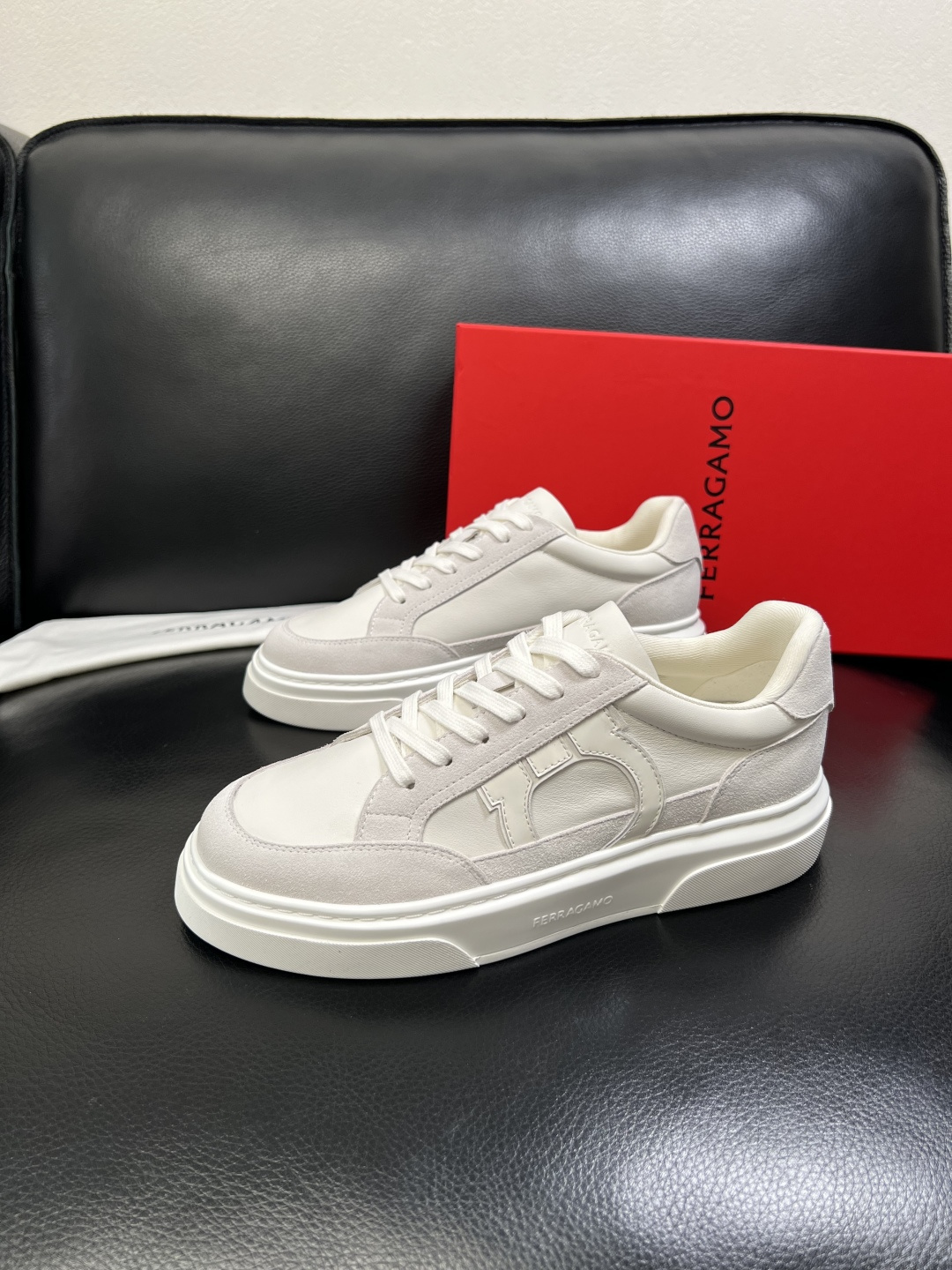 Ferragamo 高品质 顶级工艺品 菲拉格慕 专柜同步发售原厂配置，意大利进口原版牛皮，进口水染牛里