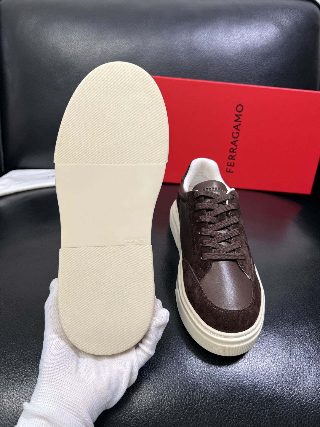 Ferragamo 高品质 顶级工艺品 菲拉格慕 专柜同步发售原厂配置，意大利进口原版牛皮，进口水染牛里