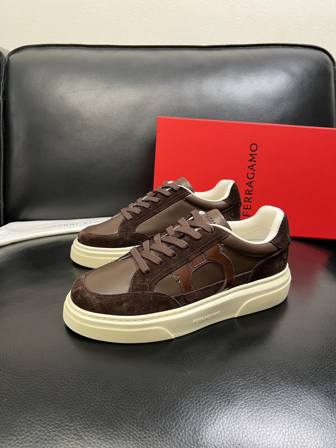 Ferragamo 高品质 顶级工艺品 菲拉格慕 专柜同步发售原厂配置，意大利进口原版牛皮，进口水染牛里