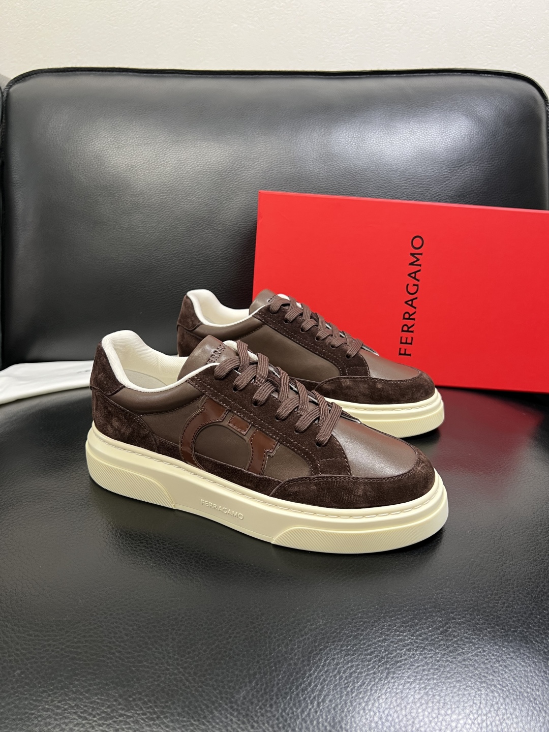 Ferragamo 高品质 顶级工艺品 菲拉格慕 专柜同步发售原厂配置，意大利进口原版牛皮，进口水染牛里