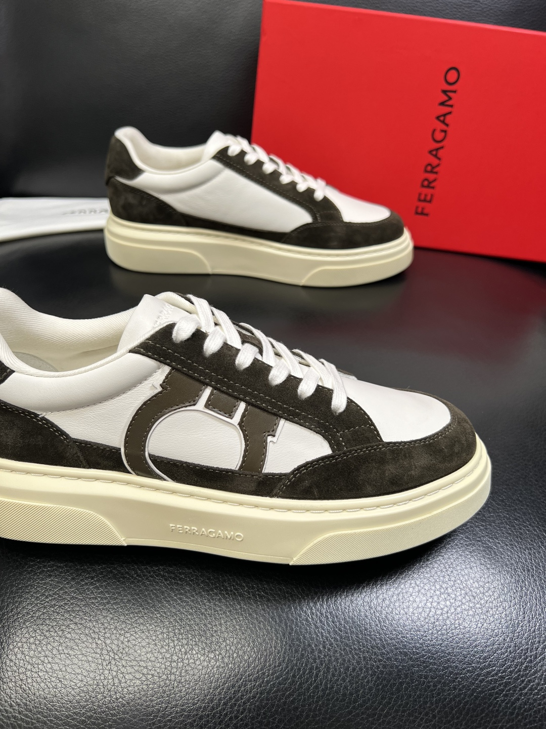 Ferragamo 高品质 顶级工艺品 菲拉格慕 专柜同步发售原厂配置，意大利进口原版牛皮，进口水染牛里