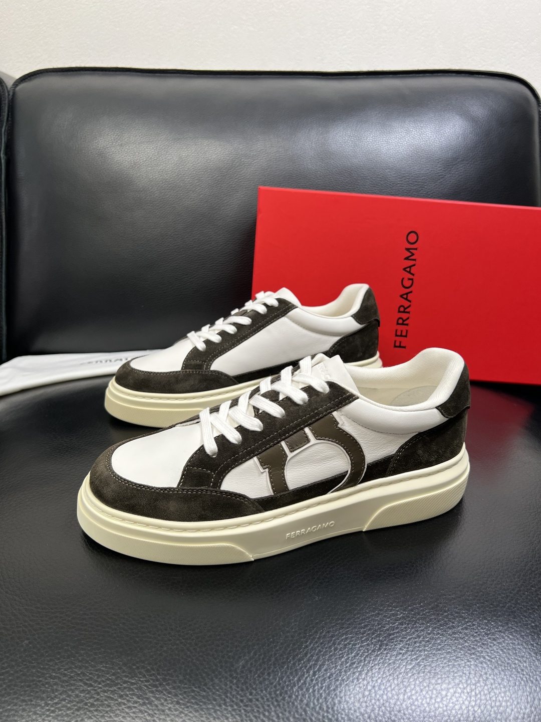 Ferragamo 高品质 顶级工艺品 菲拉格慕 专柜同步发售原厂配置，意大利进口原版牛皮，进口水染牛里