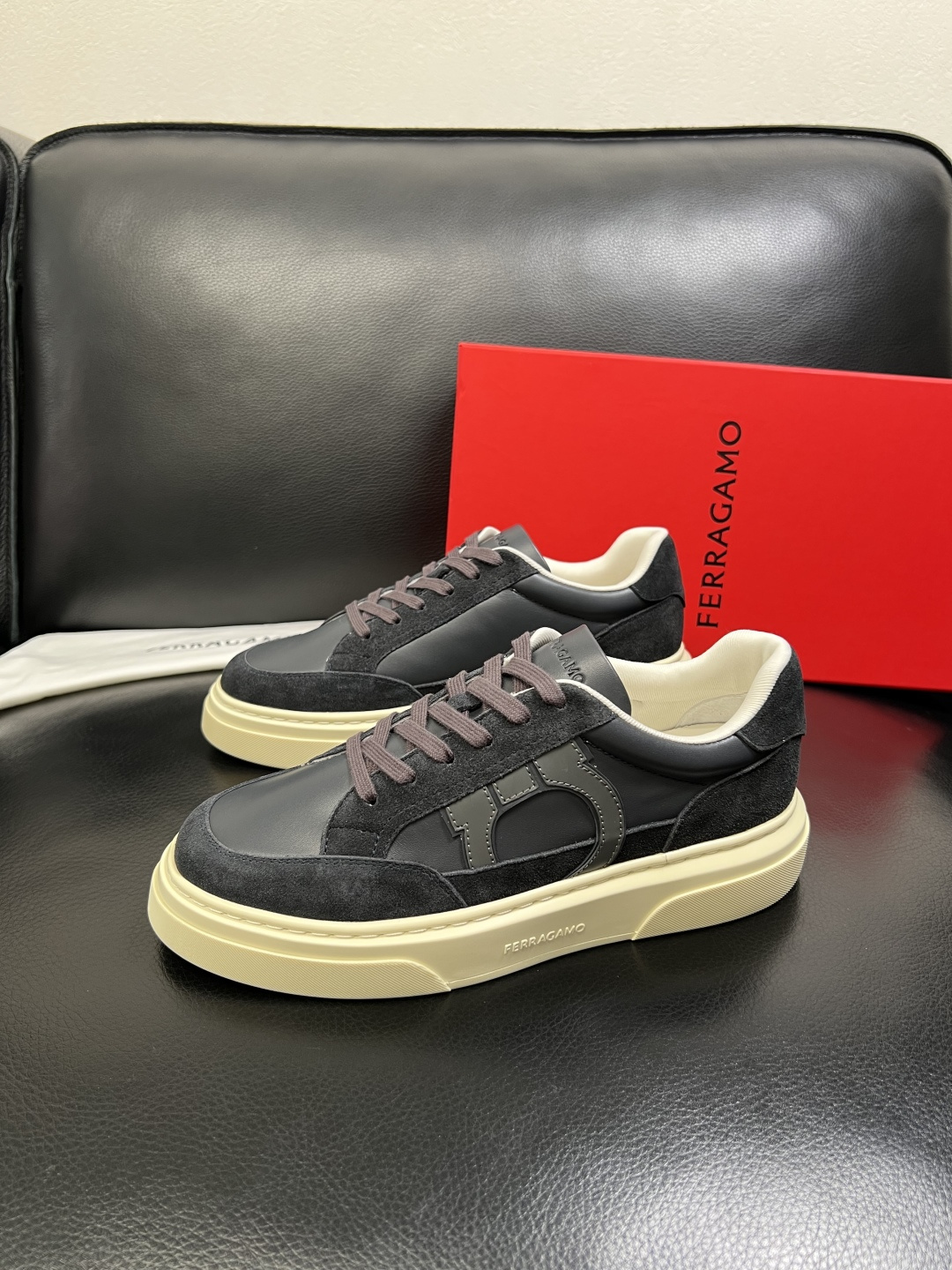 Ferragamo 高品质 顶级工艺品 菲拉格慕 专柜同步发售原厂配置，意大利进口原版牛皮，进口水染牛里