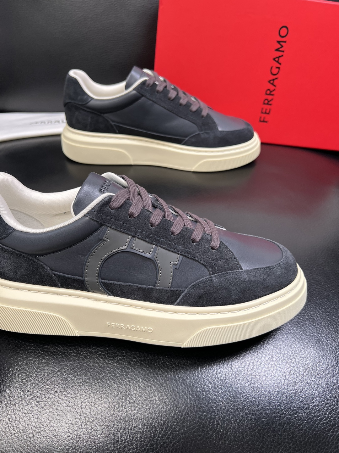 Ferragamo 高品质 顶级工艺品 菲拉格慕 专柜同步发售原厂配置，意大利进口原版牛皮，进口水染牛里