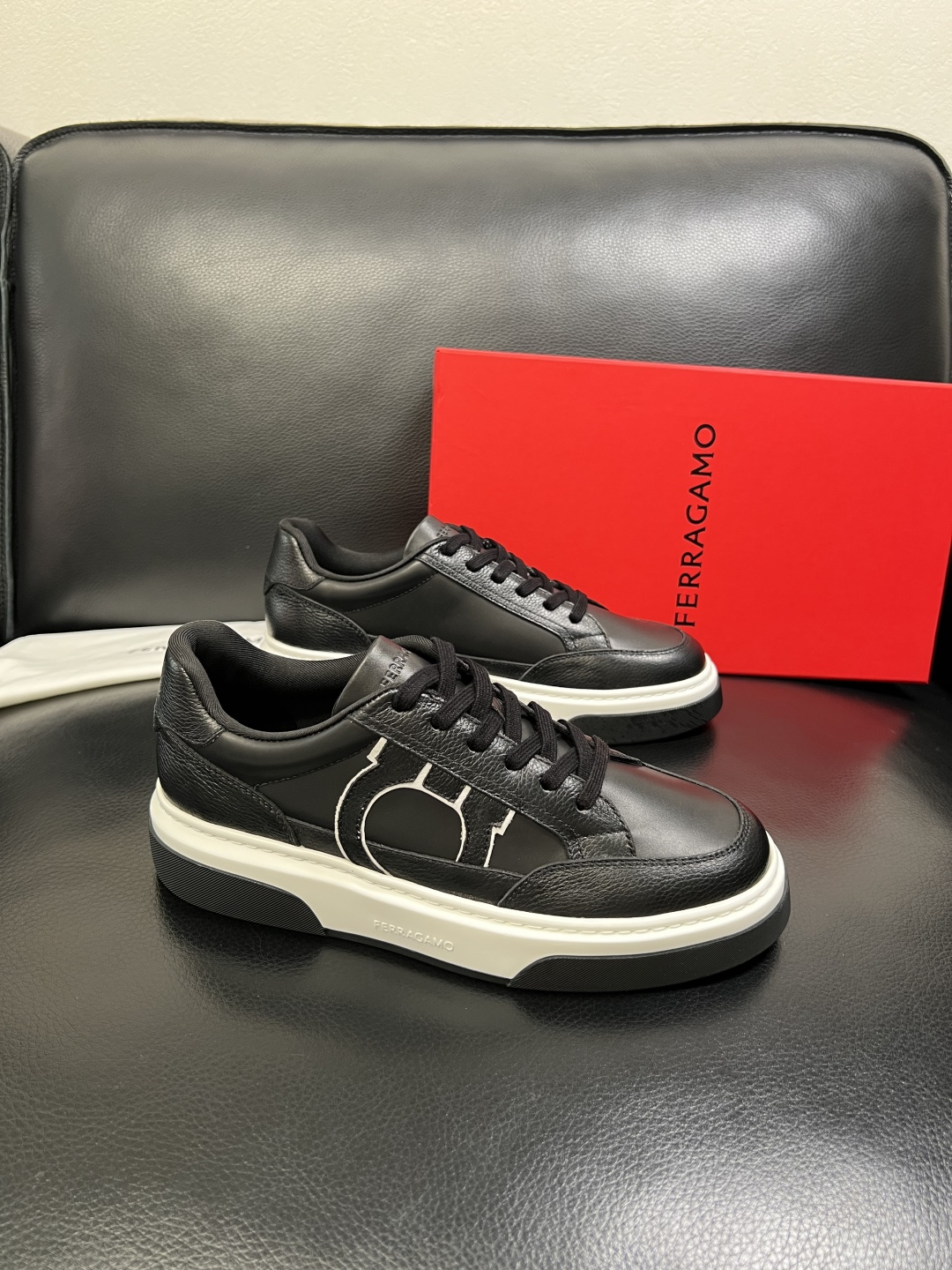 Ferragamo 高品质 顶级工艺品 菲拉格慕 专柜同步发售原厂配置，意大利进口原版牛皮，进口水染牛里