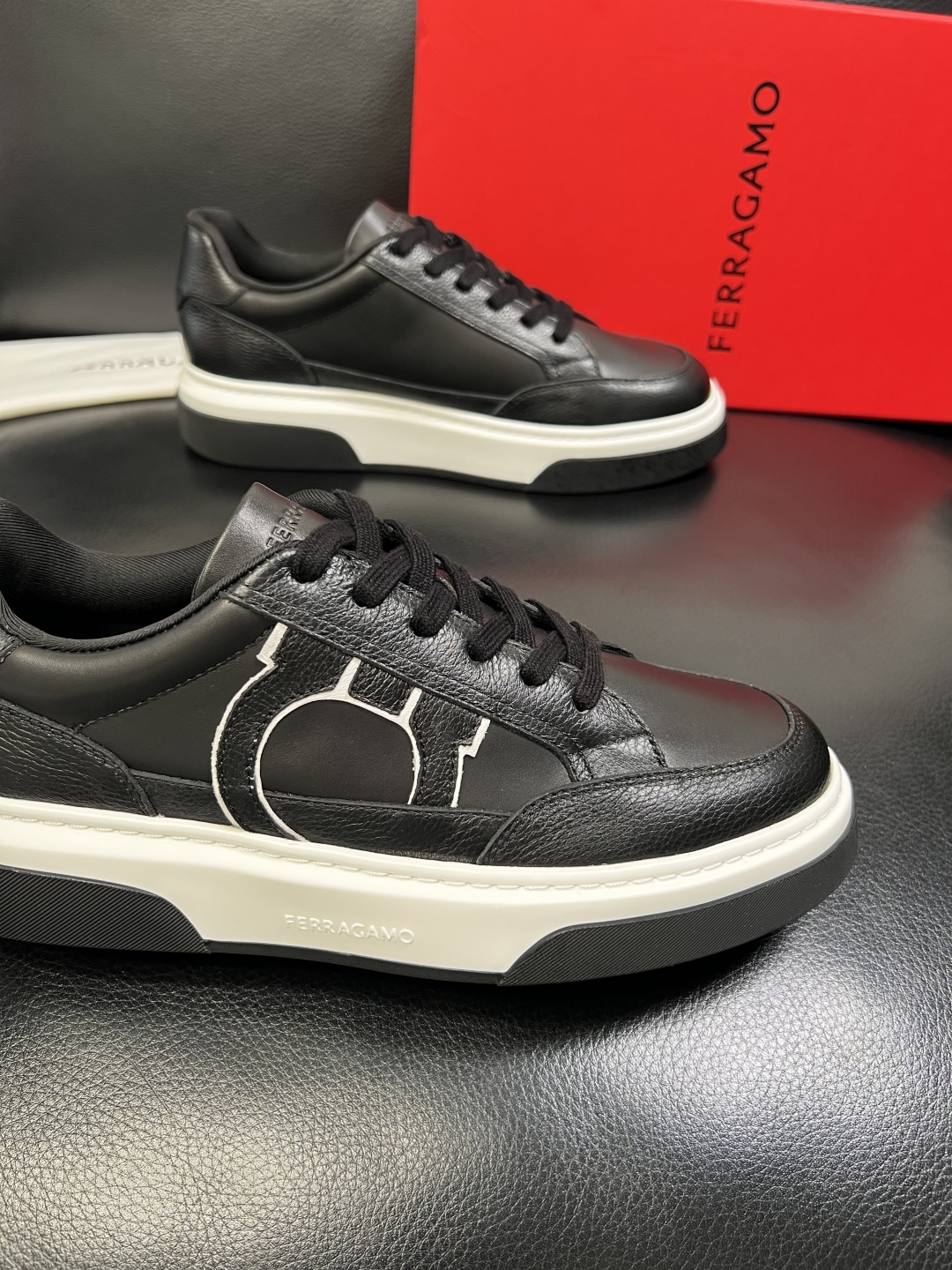 Ferragamo 高品质 顶级工艺品 菲拉格慕 专柜同步发售原厂配置，意大利进口原版牛皮，进口水染牛里