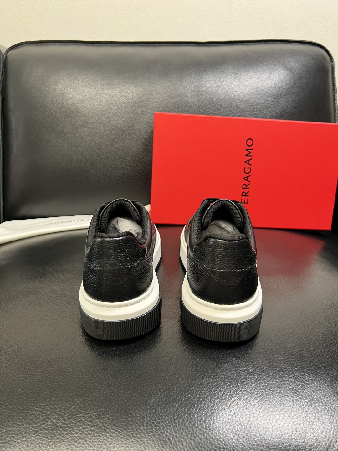 Ferragamo 高品质 顶级工艺品 菲拉格慕 专柜同步发售原厂配置，意大利进口原版牛皮，进口水染牛里