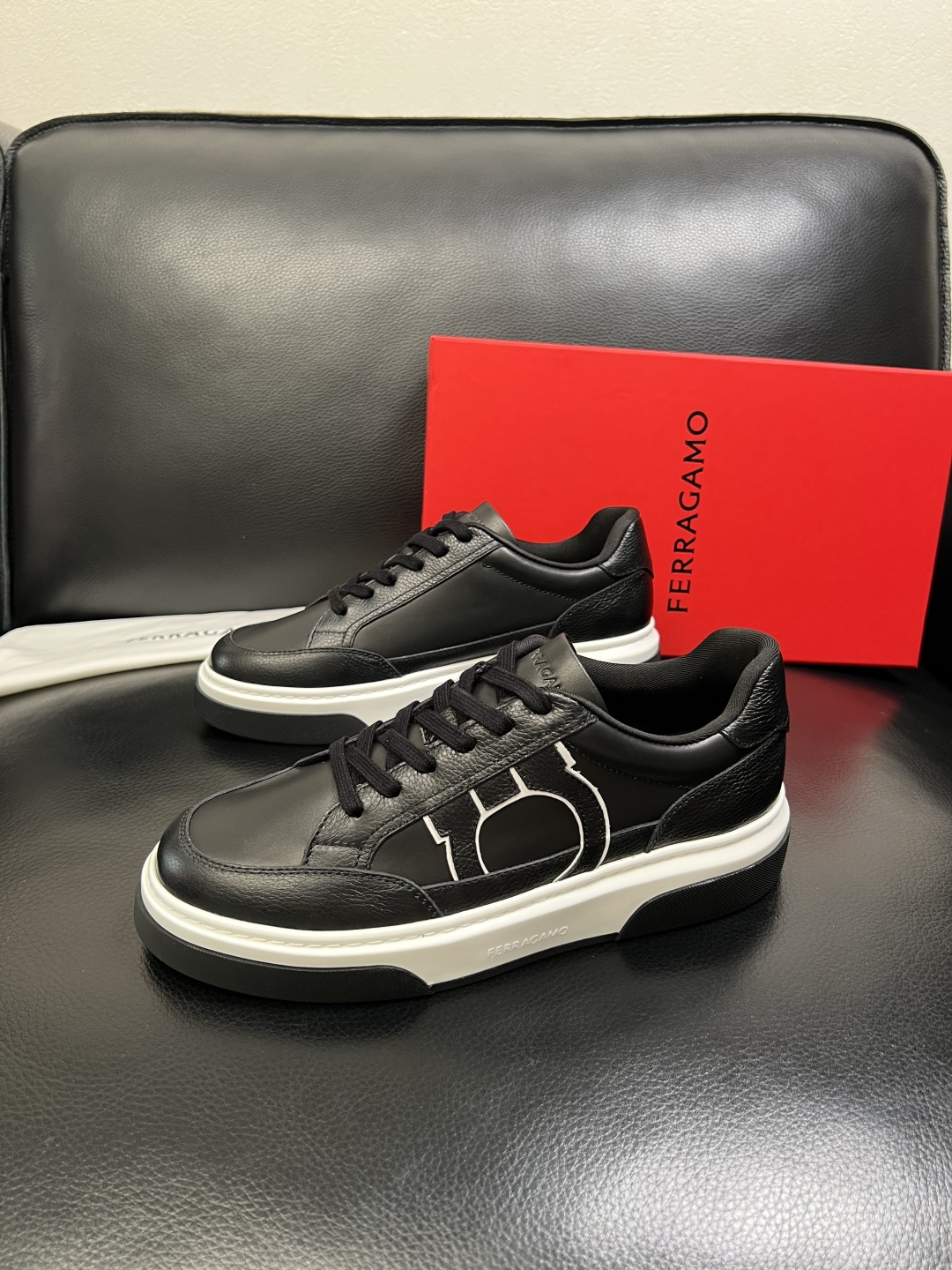 Ferragamo 高品质 顶级工艺品 菲拉格慕 专柜同步发售原厂配置，意大利进口原版牛皮，进口水染牛里