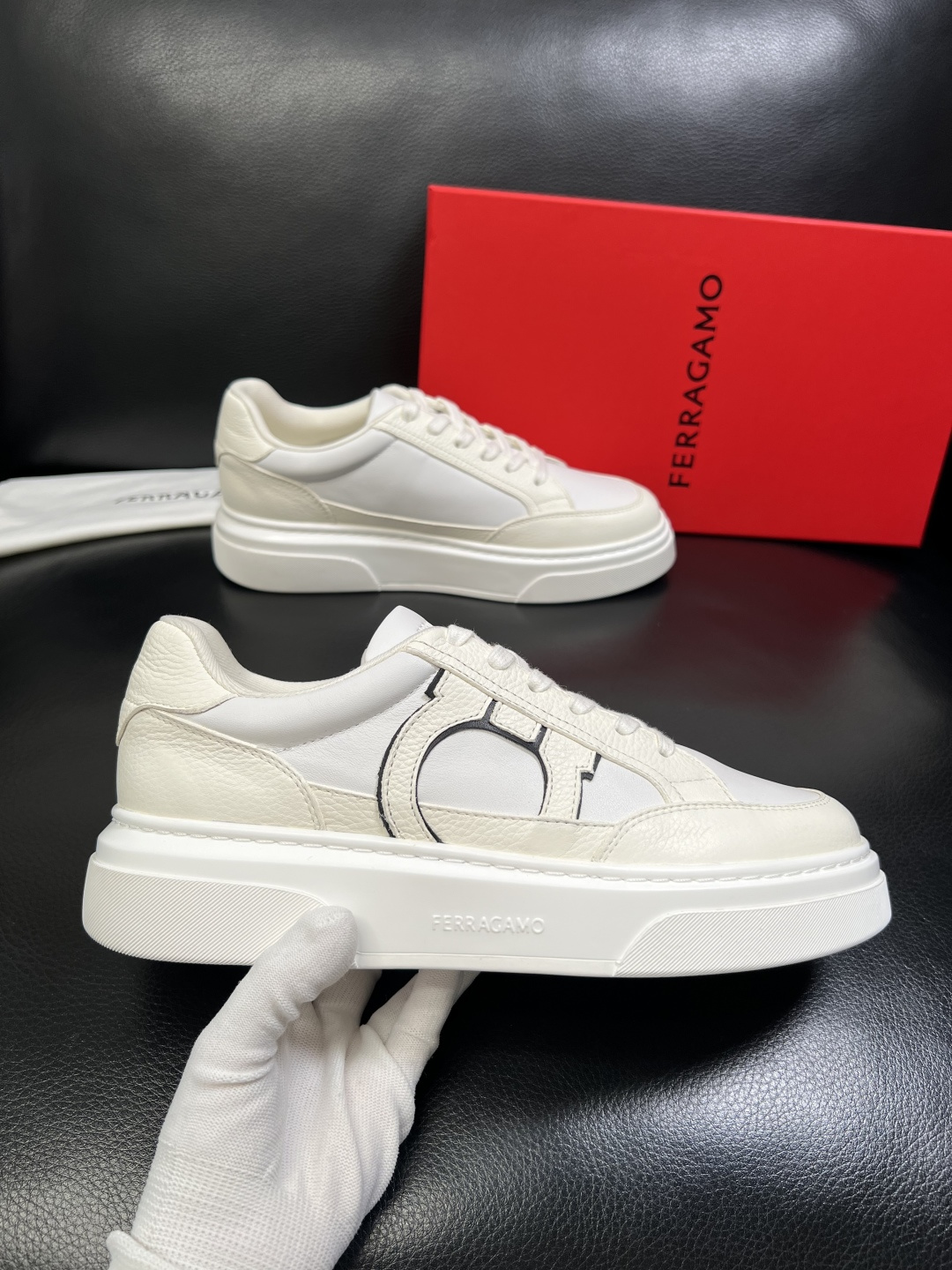 Ferragamo 高品质 顶级工艺品 菲拉格慕 专柜同步发售原厂配置，意大利进口原版牛皮，进口水染牛里