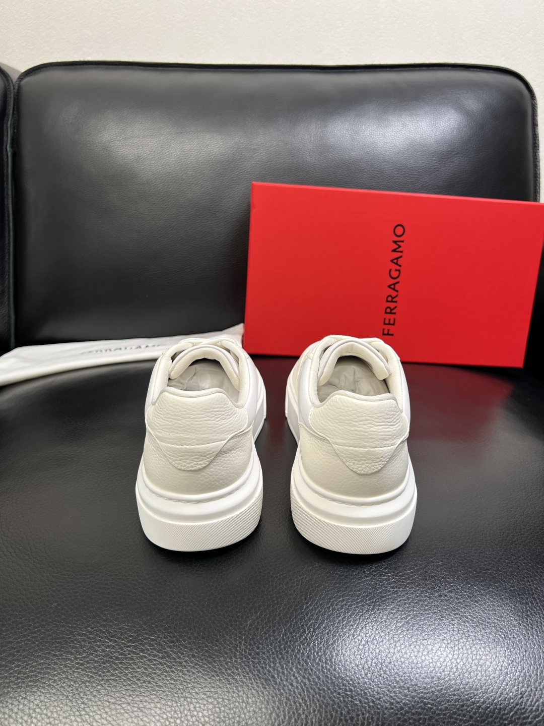 Ferragamo 高品质 顶级工艺品 菲拉格慕 专柜同步发售原厂配置，意大利进口原版牛皮，进口水染牛里