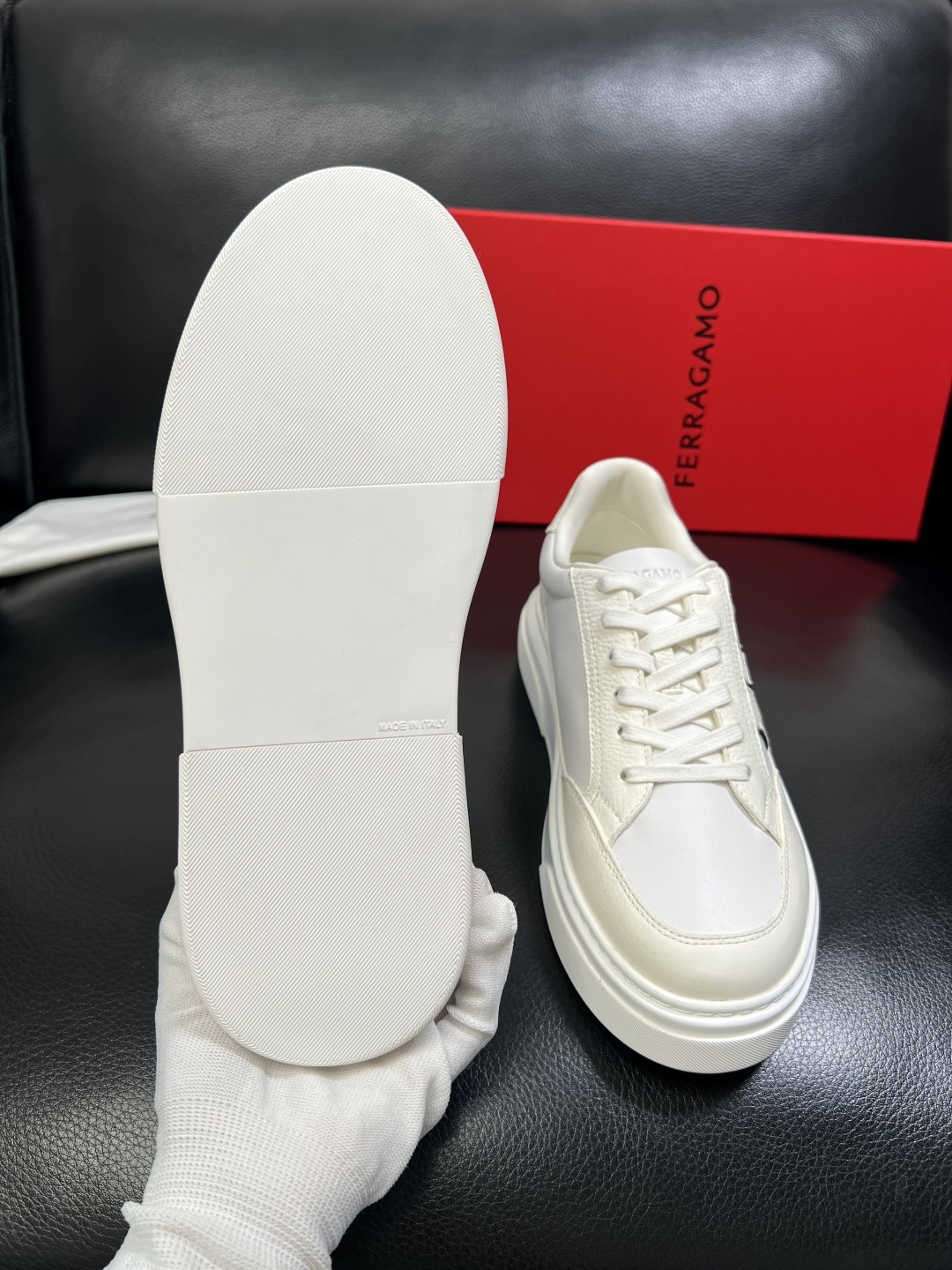 Ferragamo 高品质 顶级工艺品 菲拉格慕 专柜同步发售原厂配置，意大利进口原版牛皮，进口水染牛里