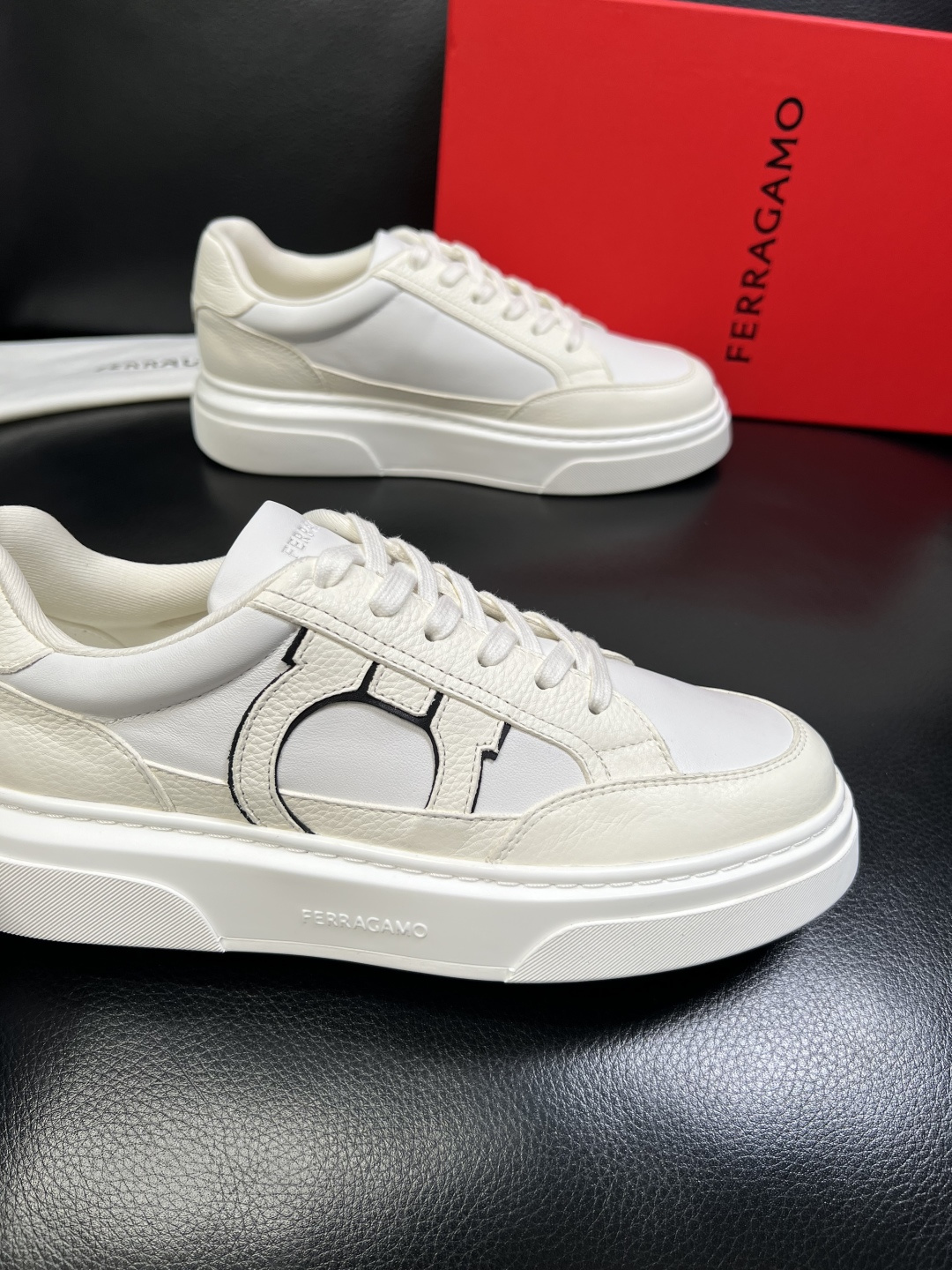 Ferragamo 高品质 顶级工艺品 菲拉格慕 专柜同步发售原厂配置，意大利进口原版牛皮，进口水染牛里