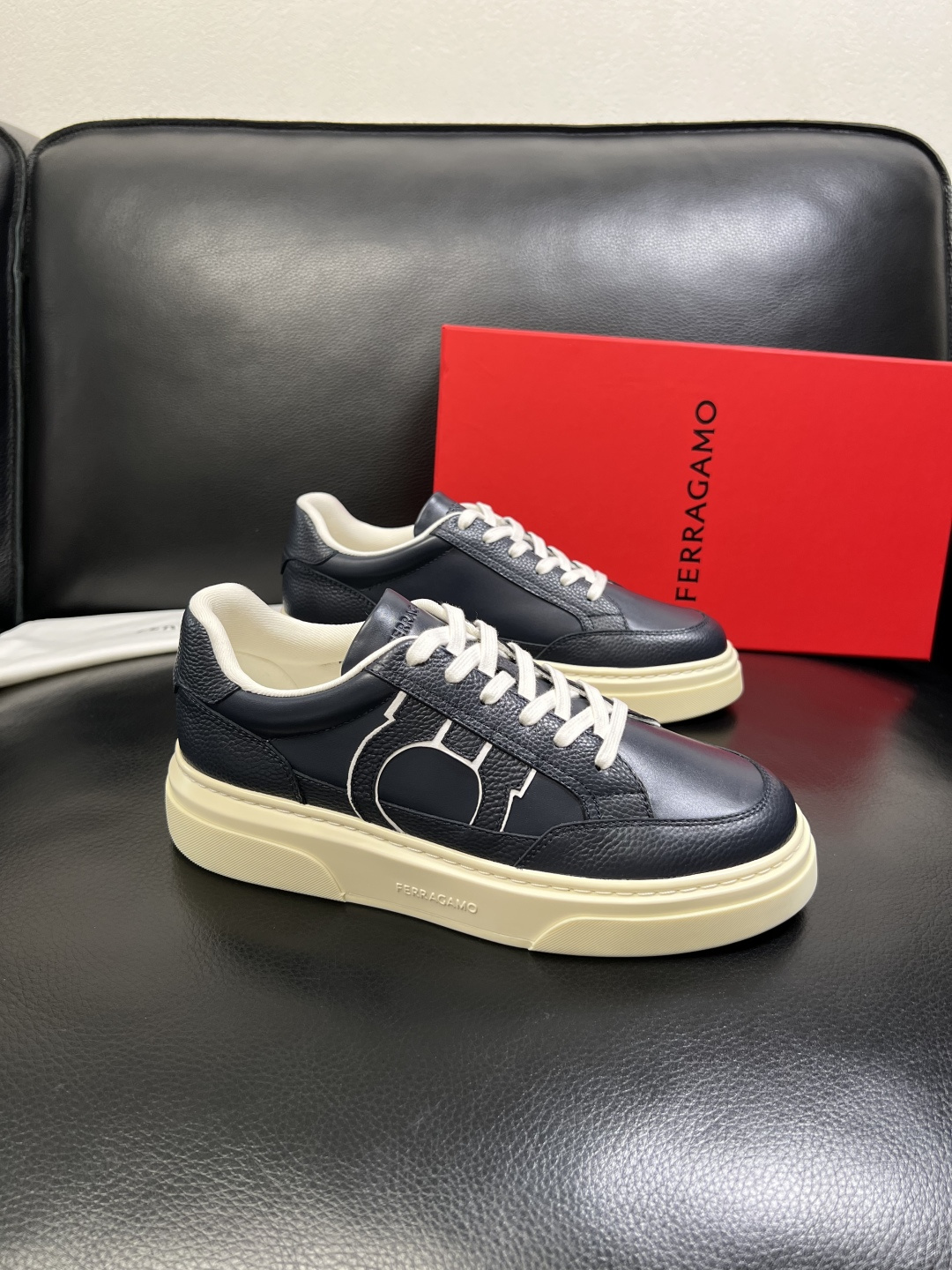 Ferragamo 高品质 顶级工艺品 菲拉格慕 专柜同步发售原厂配置，意大利进口原版牛皮，进口水染牛里