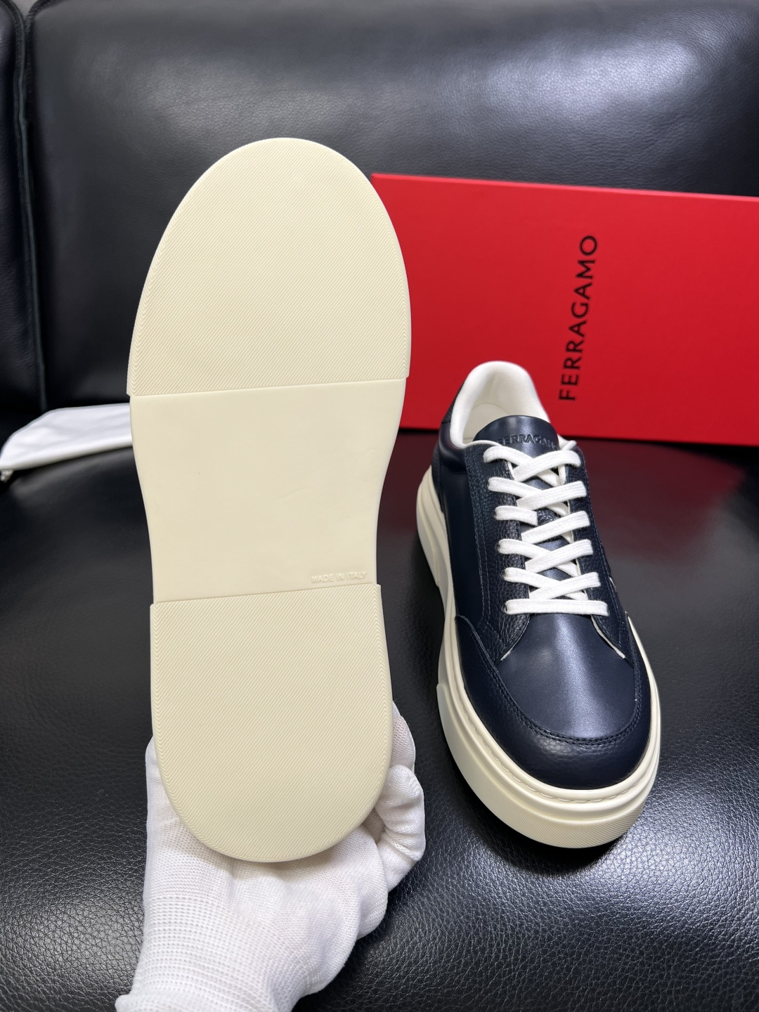 Ferragamo 高品质 顶级工艺品 菲拉格慕 专柜同步发售原厂配置，意大利进口原版牛皮，进口水染牛里