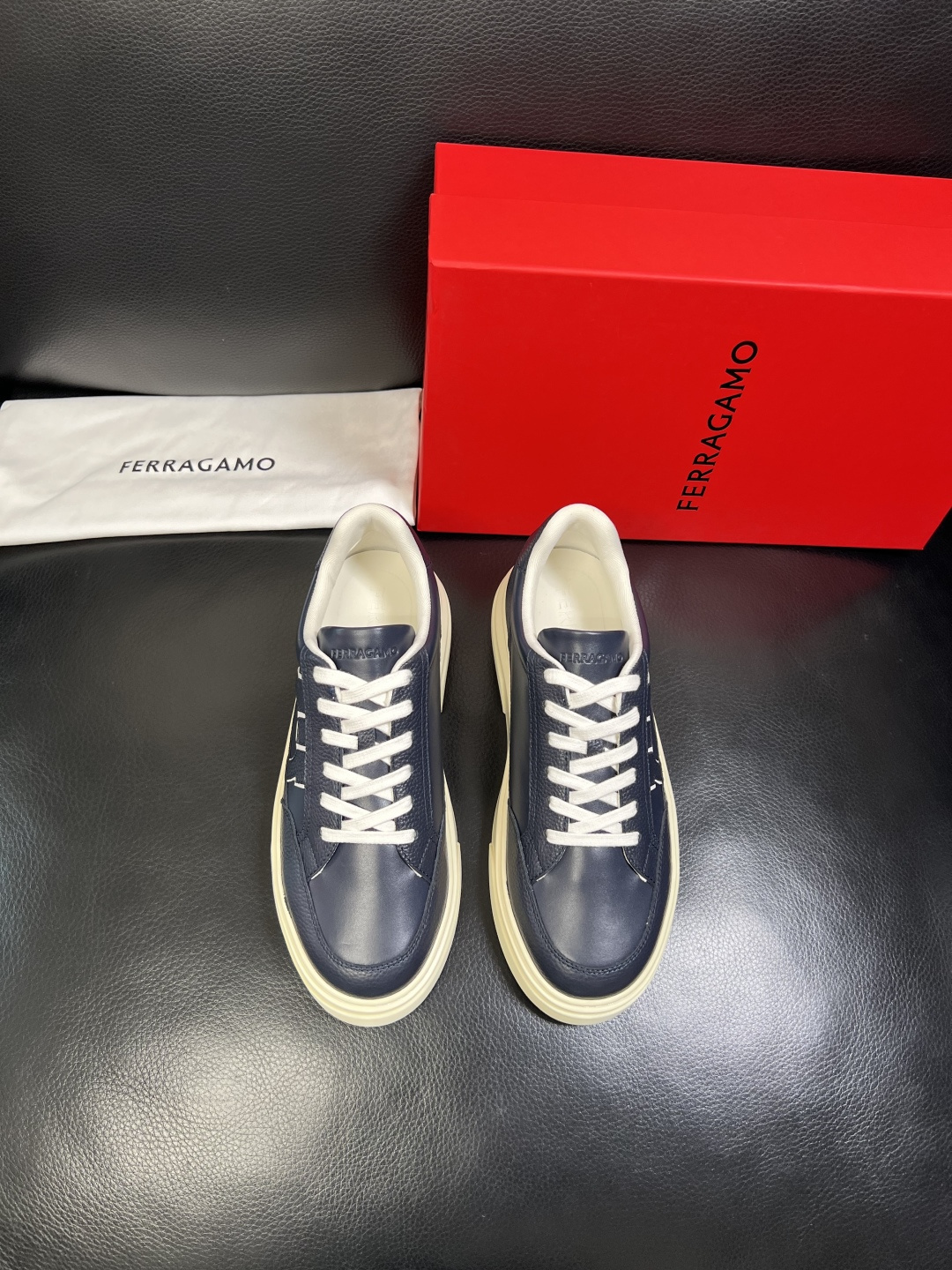 Ferragamo 高品质 顶级工艺品 菲拉格慕 专柜同步发售原厂配置，意大利进口原版牛皮，进口水染牛里