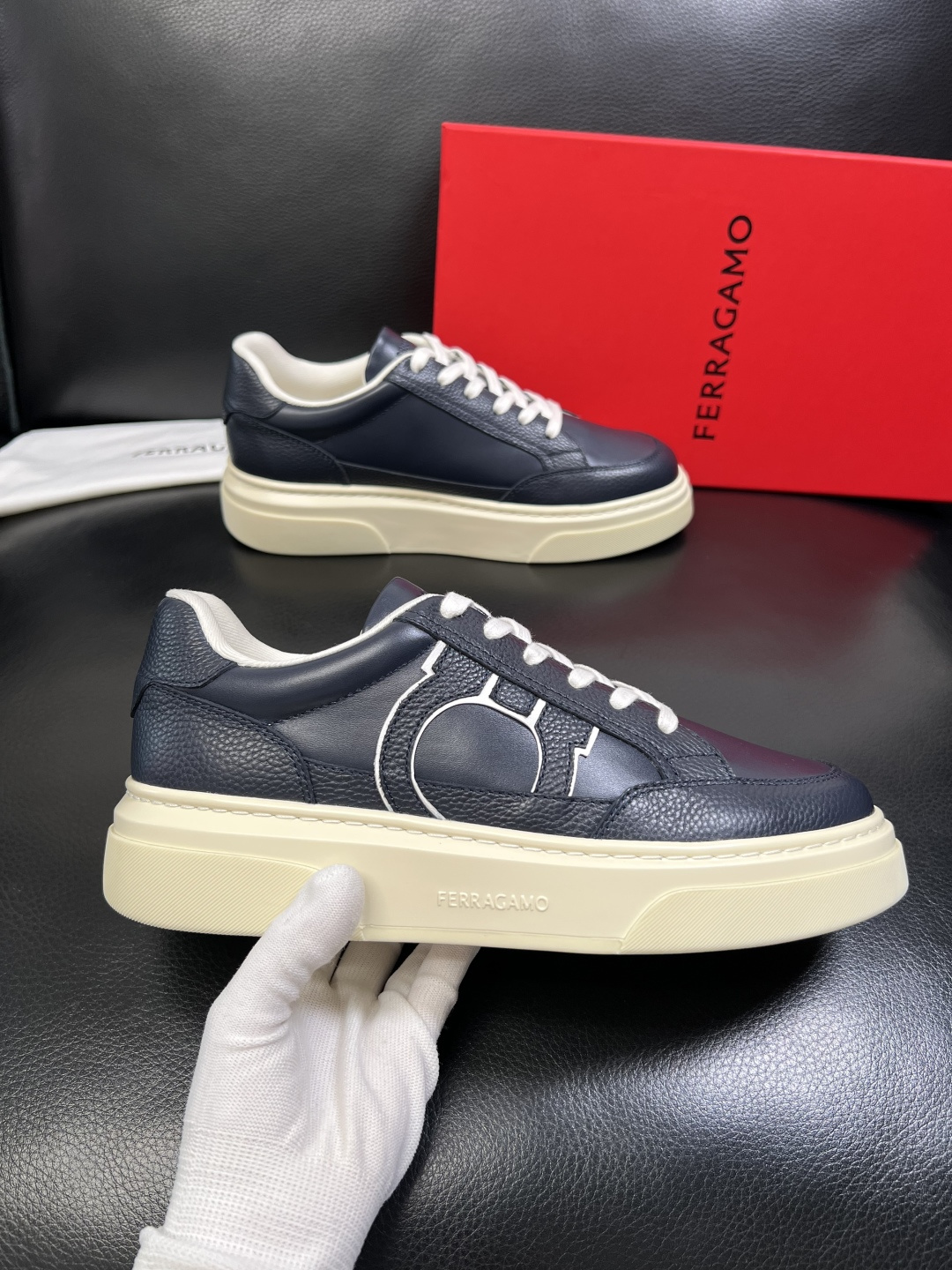 Ferragamo 高品质 顶级工艺品 菲拉格慕 专柜同步发售原厂配置，意大利进口原版牛皮，进口水染牛里