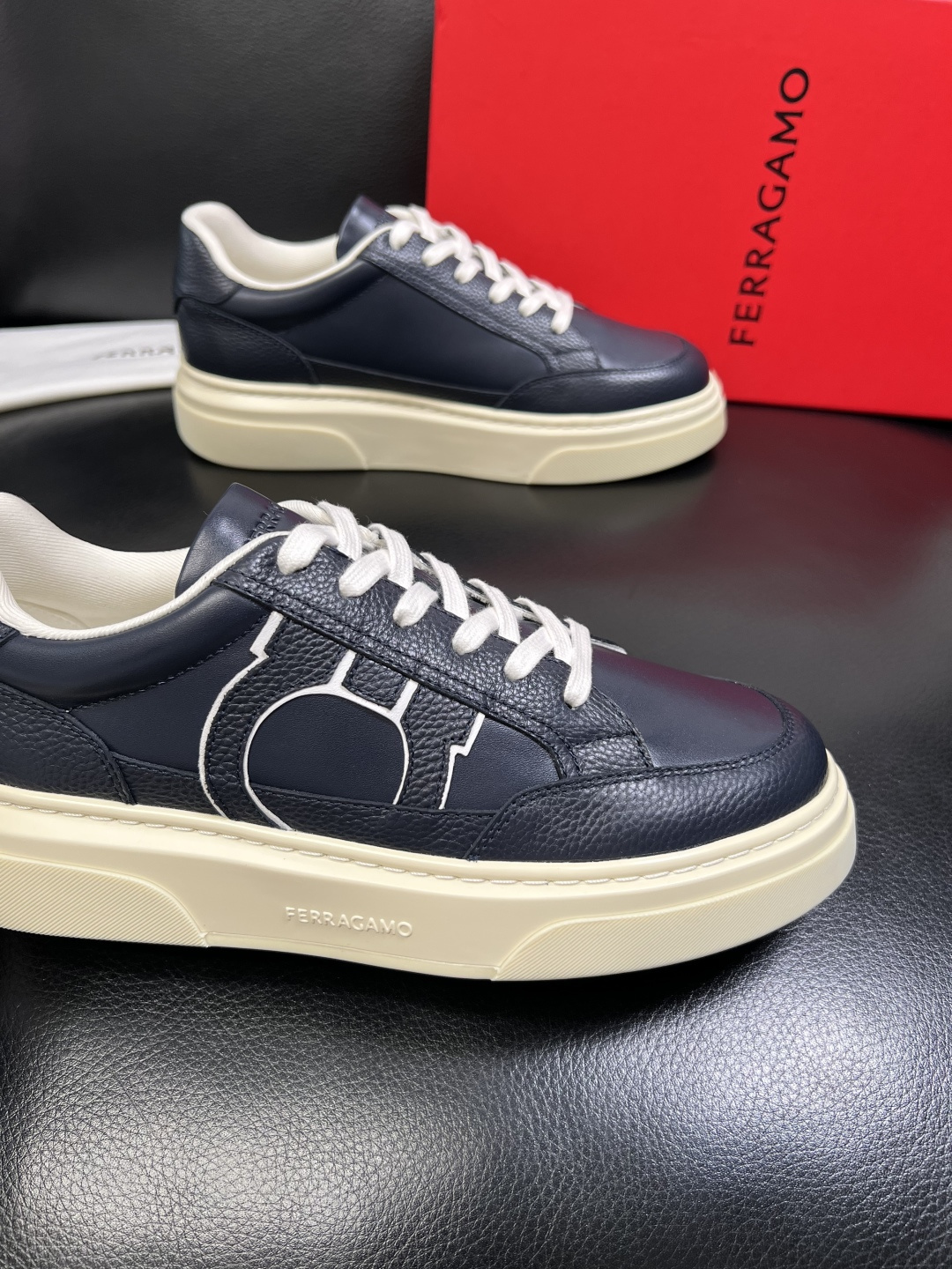 Ferragamo 高品质 顶级工艺品 菲拉格慕 专柜同步发售原厂配置，意大利进口原版牛皮，进口水染牛里