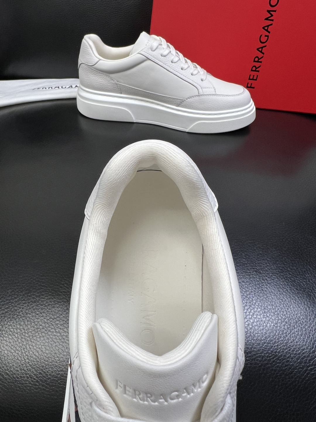 Ferragamo 高品质 顶级工艺品 菲拉格慕 专柜同步发售原厂配置，意大利进口原版牛皮，进口水染牛里