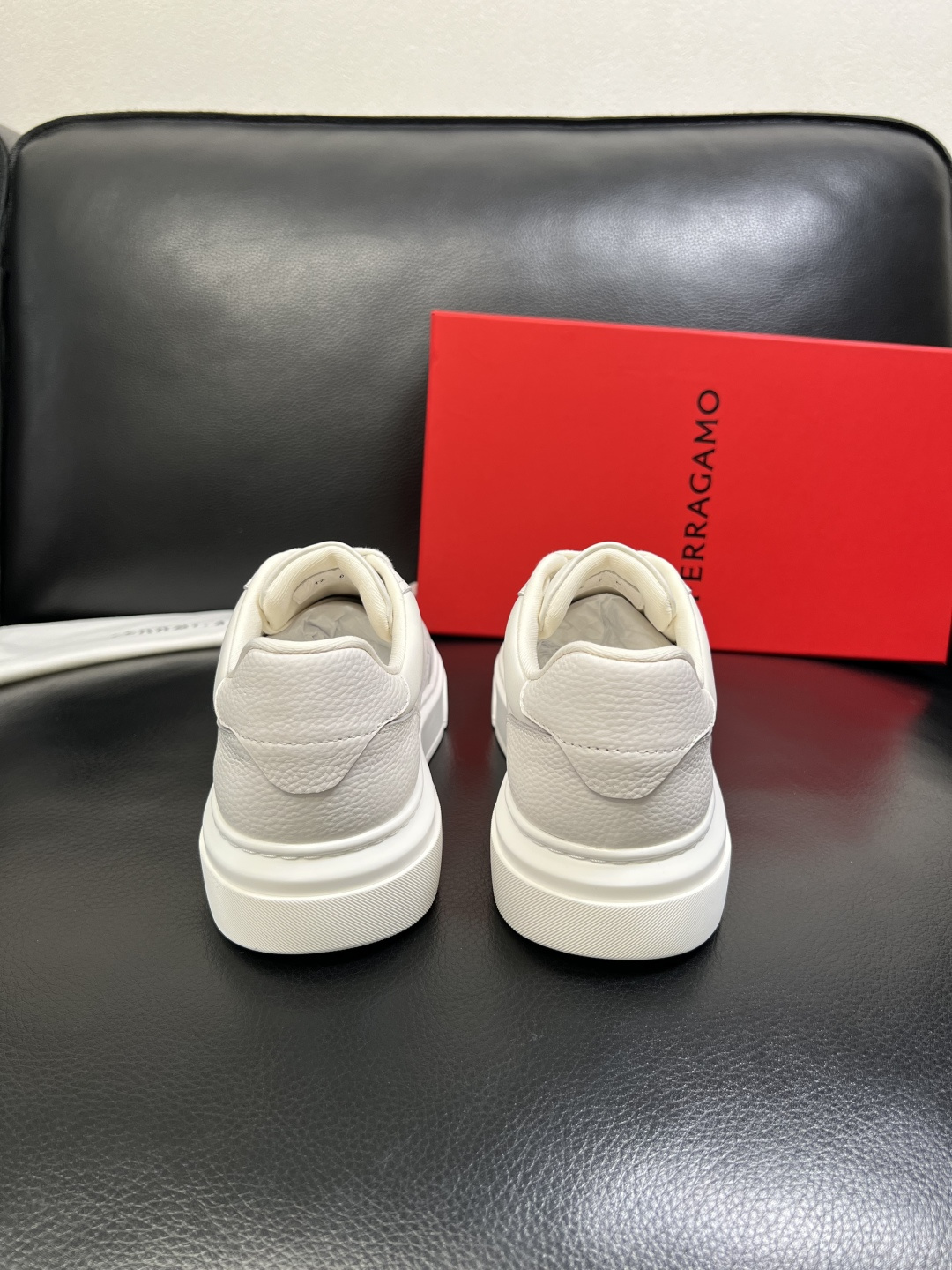 Ferragamo 高品质 顶级工艺品 菲拉格慕 专柜同步发售原厂配置，意大利进口原版牛皮，进口水染牛里