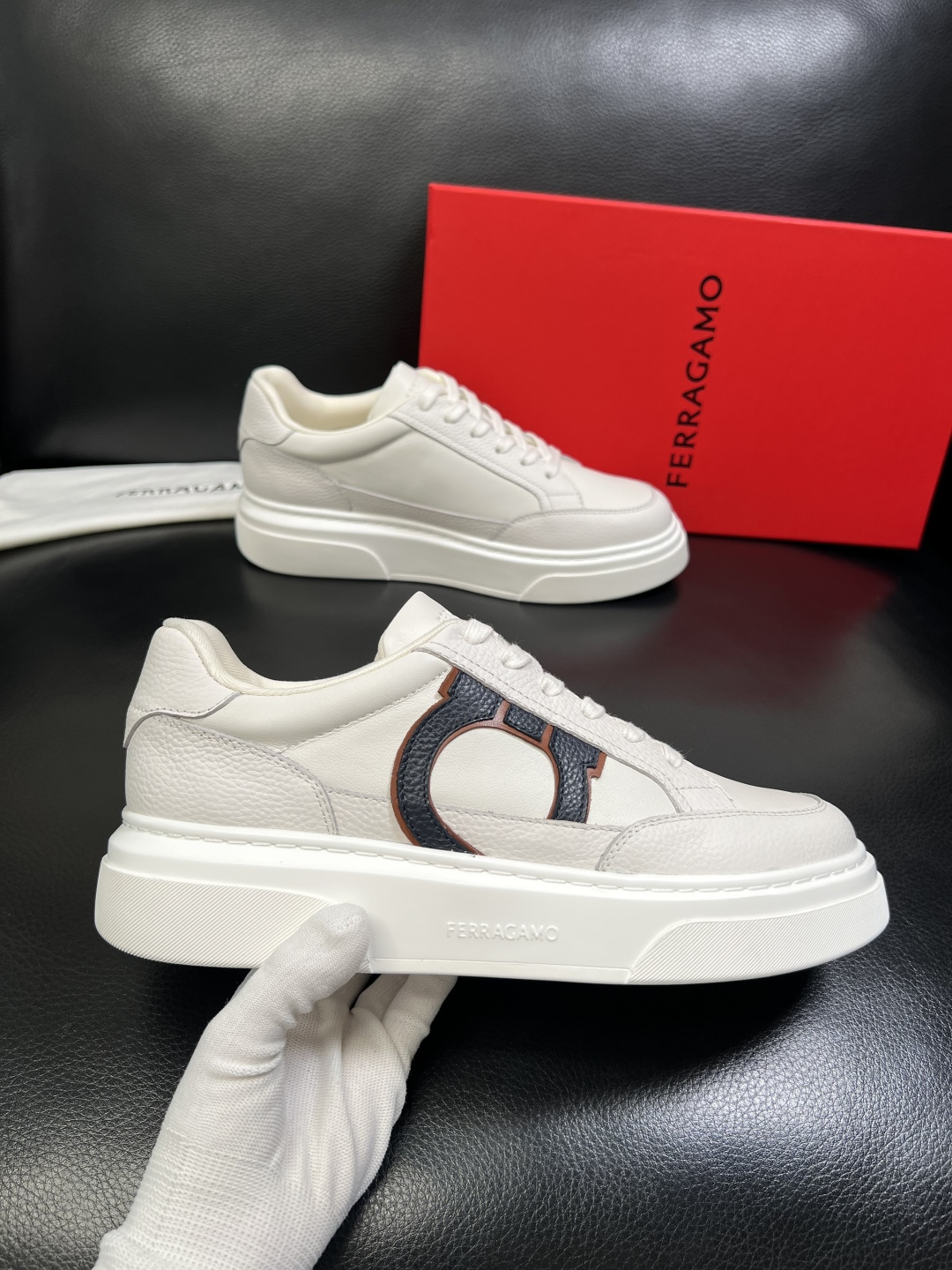 Ferragamo 高品质 顶级工艺品 菲拉格慕 专柜同步发售原厂配置，意大利进口原版牛皮，进口水染牛里