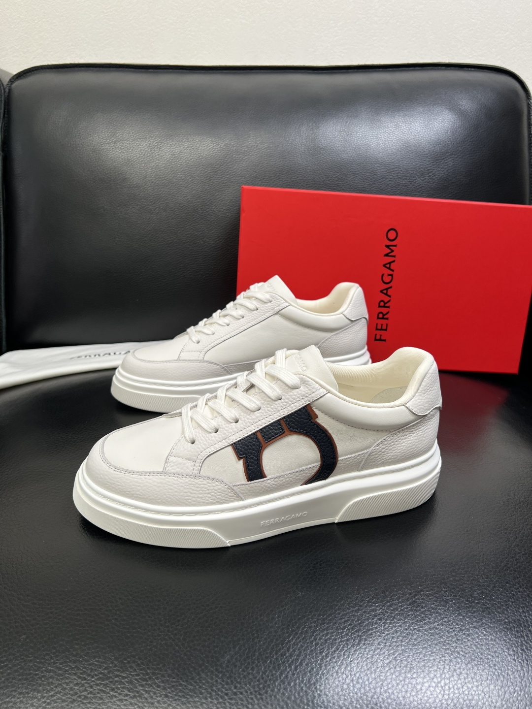 Ferragamo 高品质 顶级工艺品 菲拉格慕 专柜同步发售原厂配置，意大利进口原版牛皮，进口水染牛里