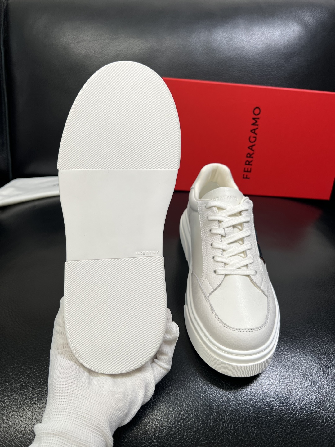 Ferragamo 高品质 顶级工艺品 菲拉格慕 专柜同步发售原厂配置，意大利进口原版牛皮，进口水染牛里