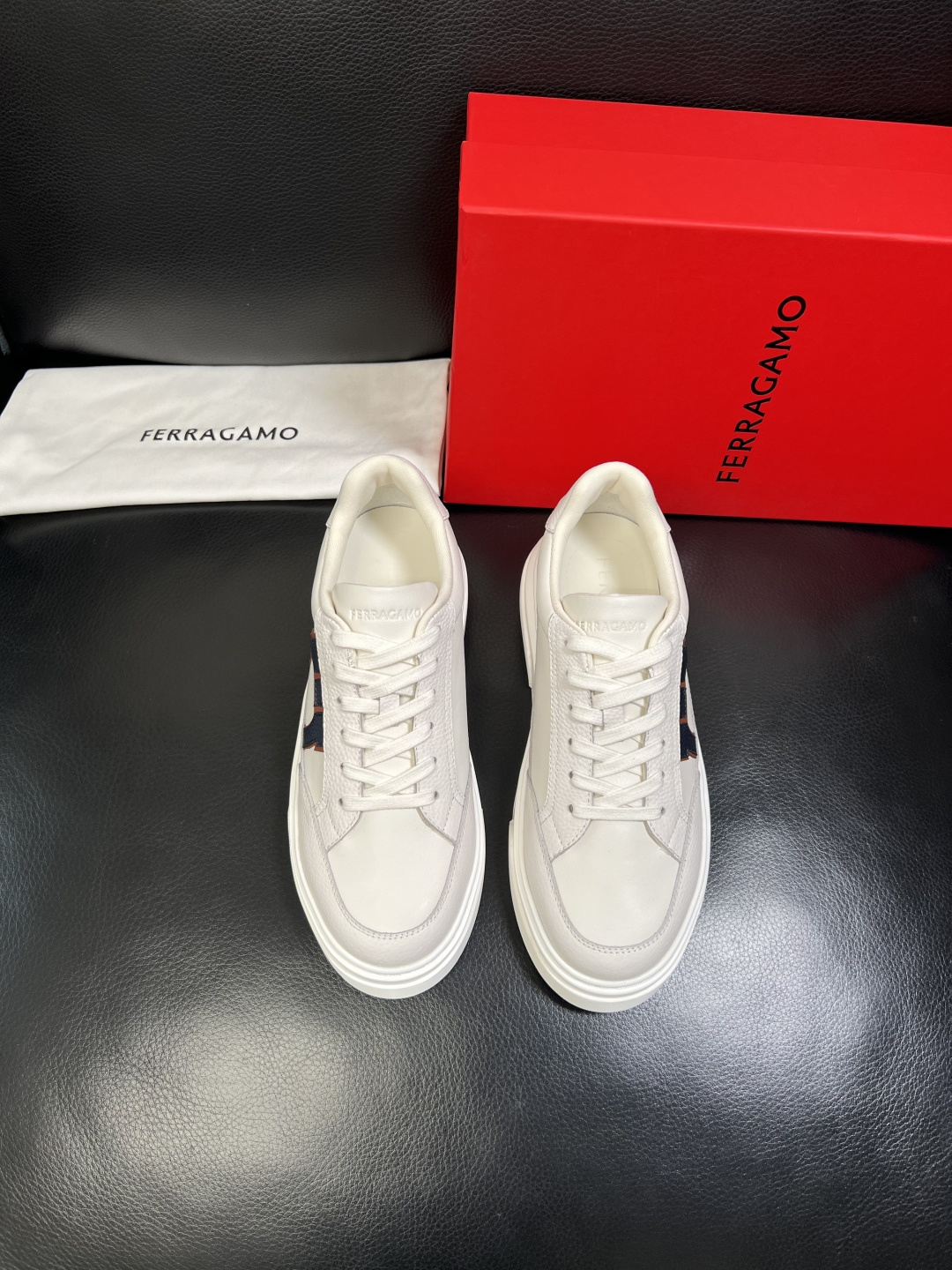 Ferragamo 高品质 顶级工艺品 菲拉格慕 专柜同步发售原厂配置，意大利进口原版牛皮，进口水染牛里