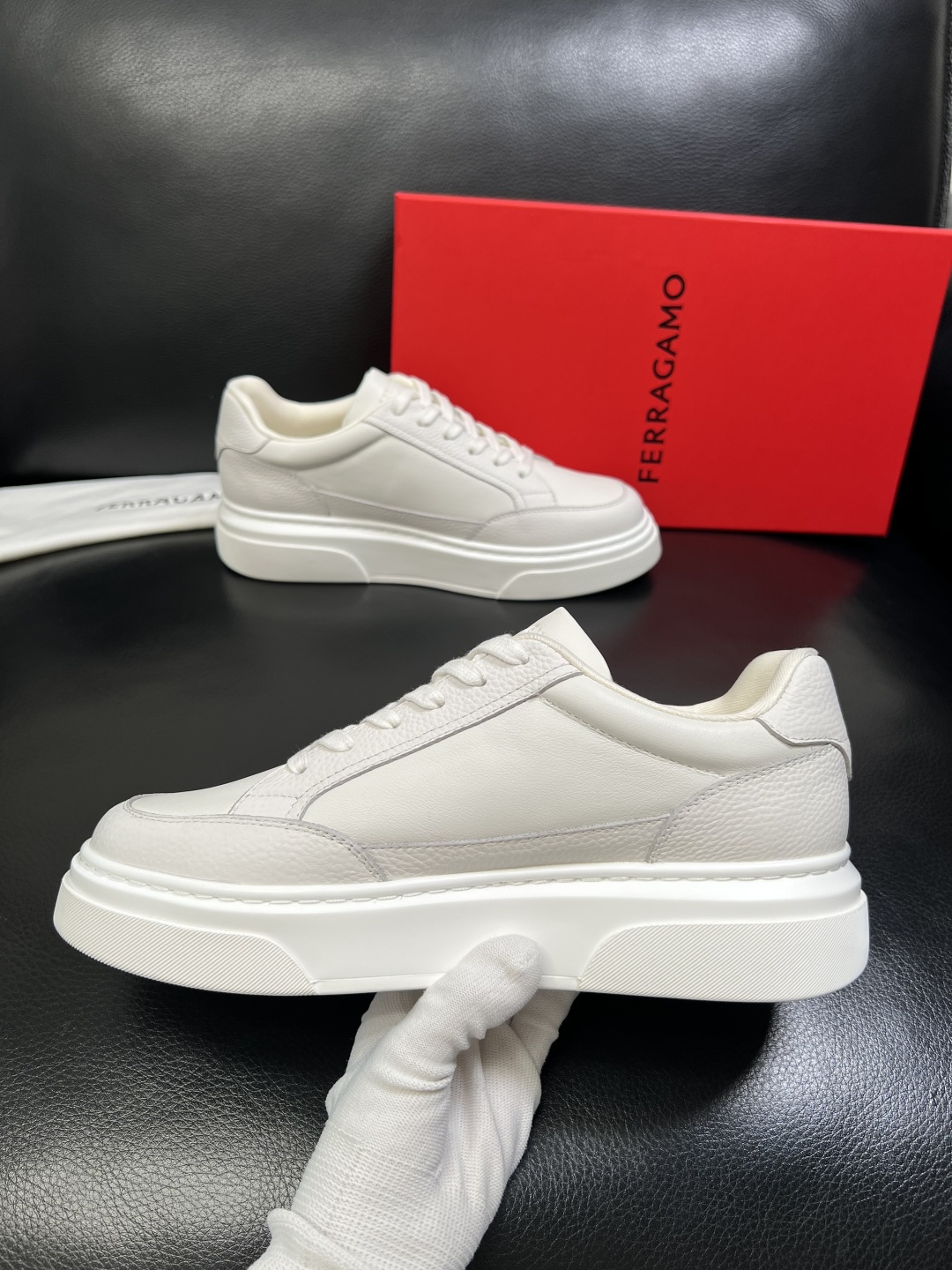 Ferragamo 高品质 顶级工艺品 菲拉格慕 专柜同步发售原厂配置，意大利进口原版牛皮，进口水染牛里